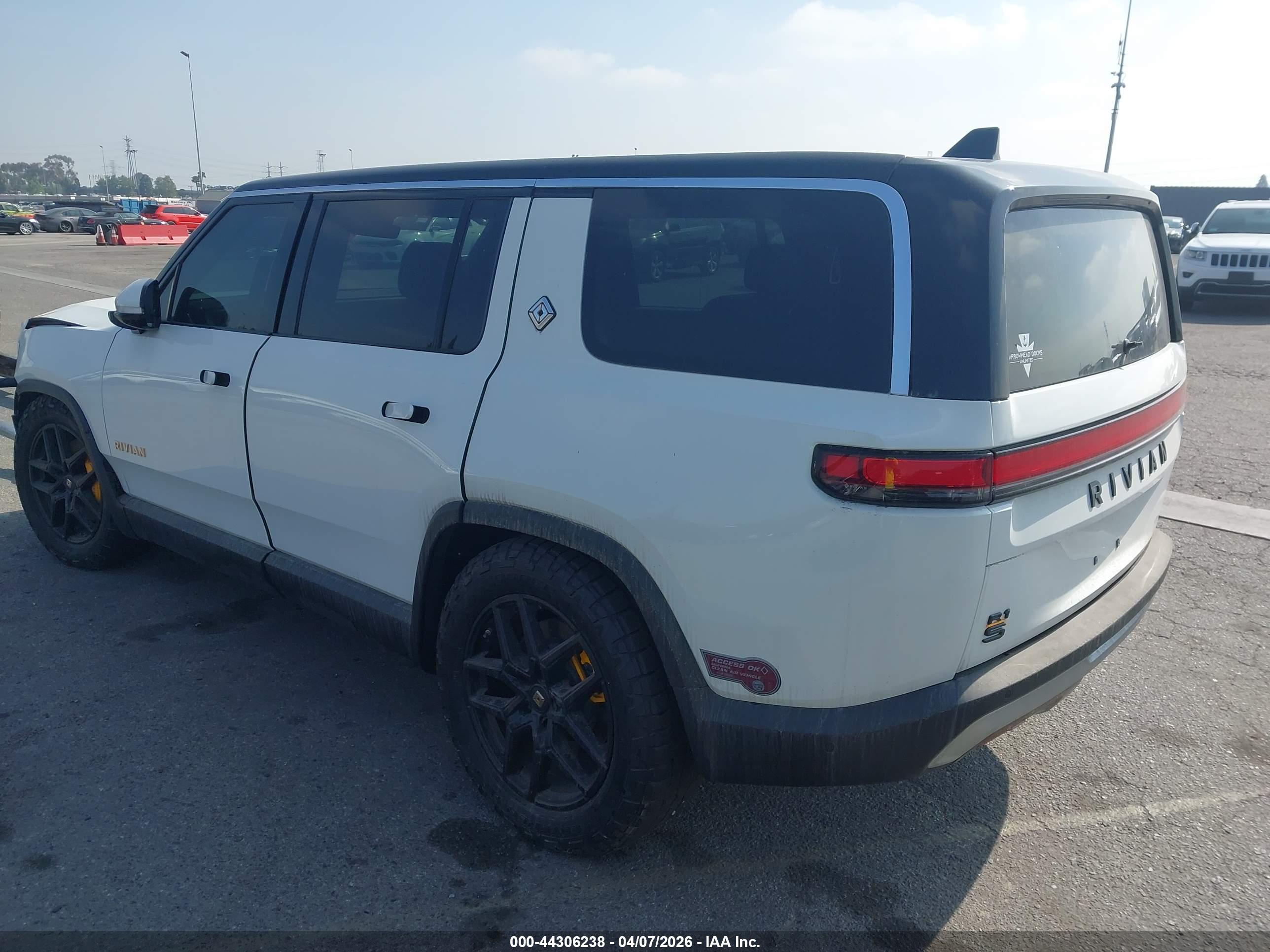 RIVIAN R1S image 3
