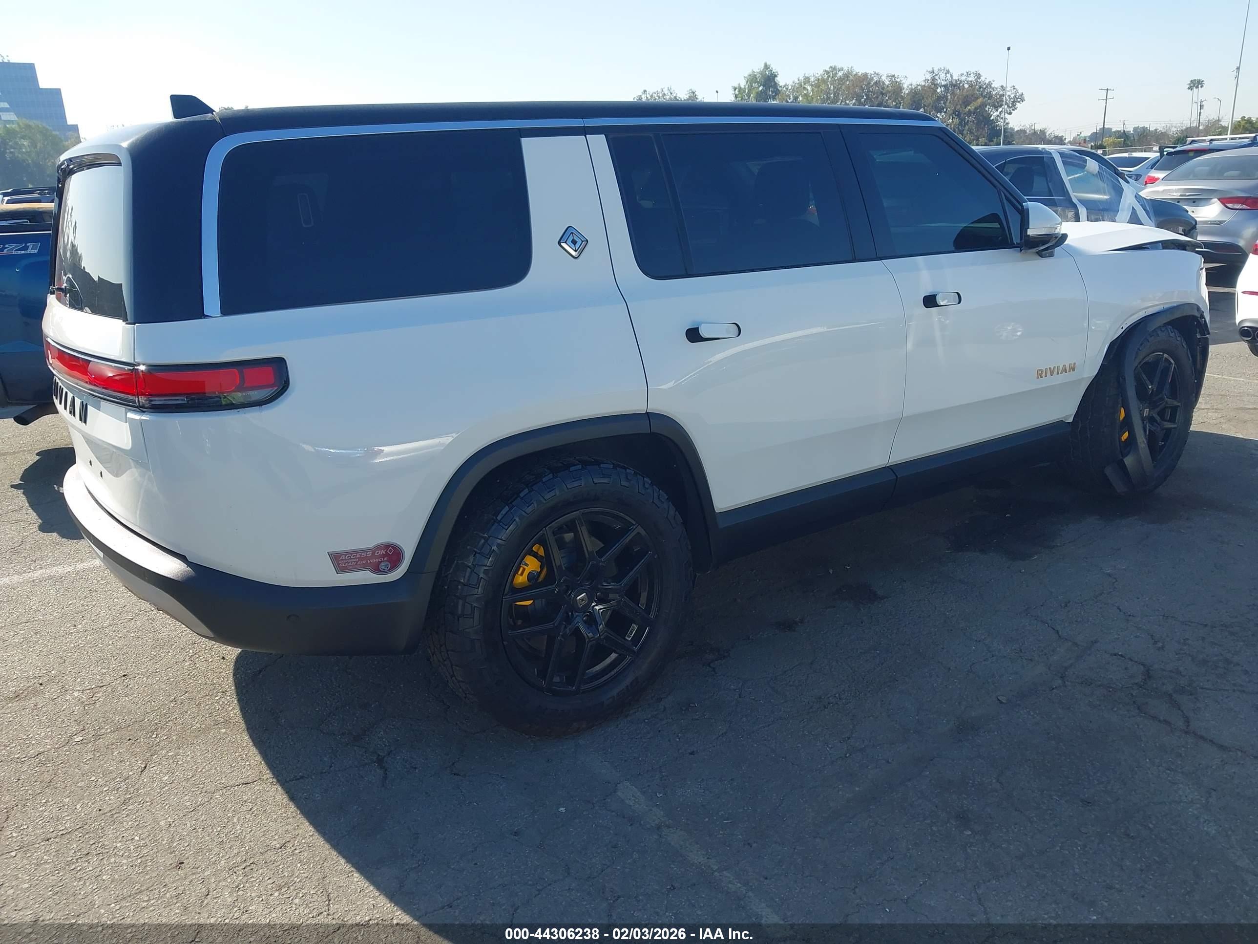 RIVIAN R1S image 4