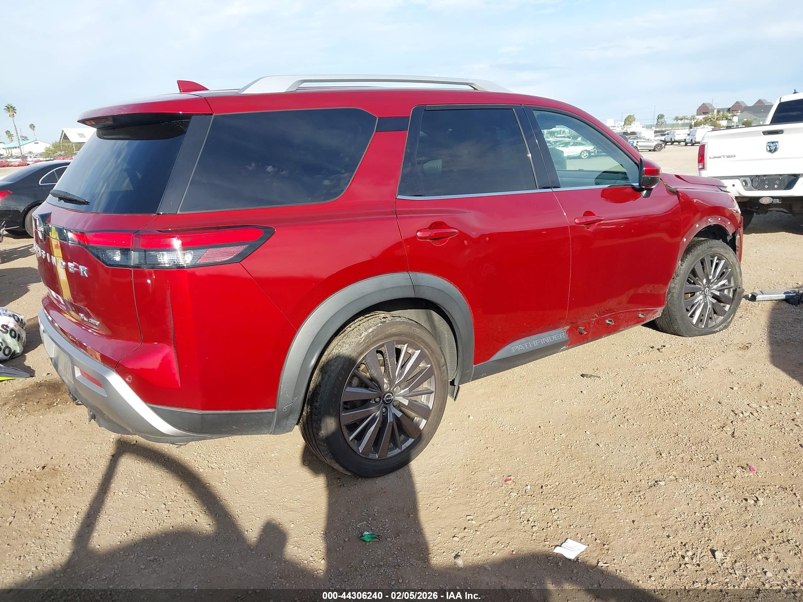 NISSAN PATHFINDER image 4