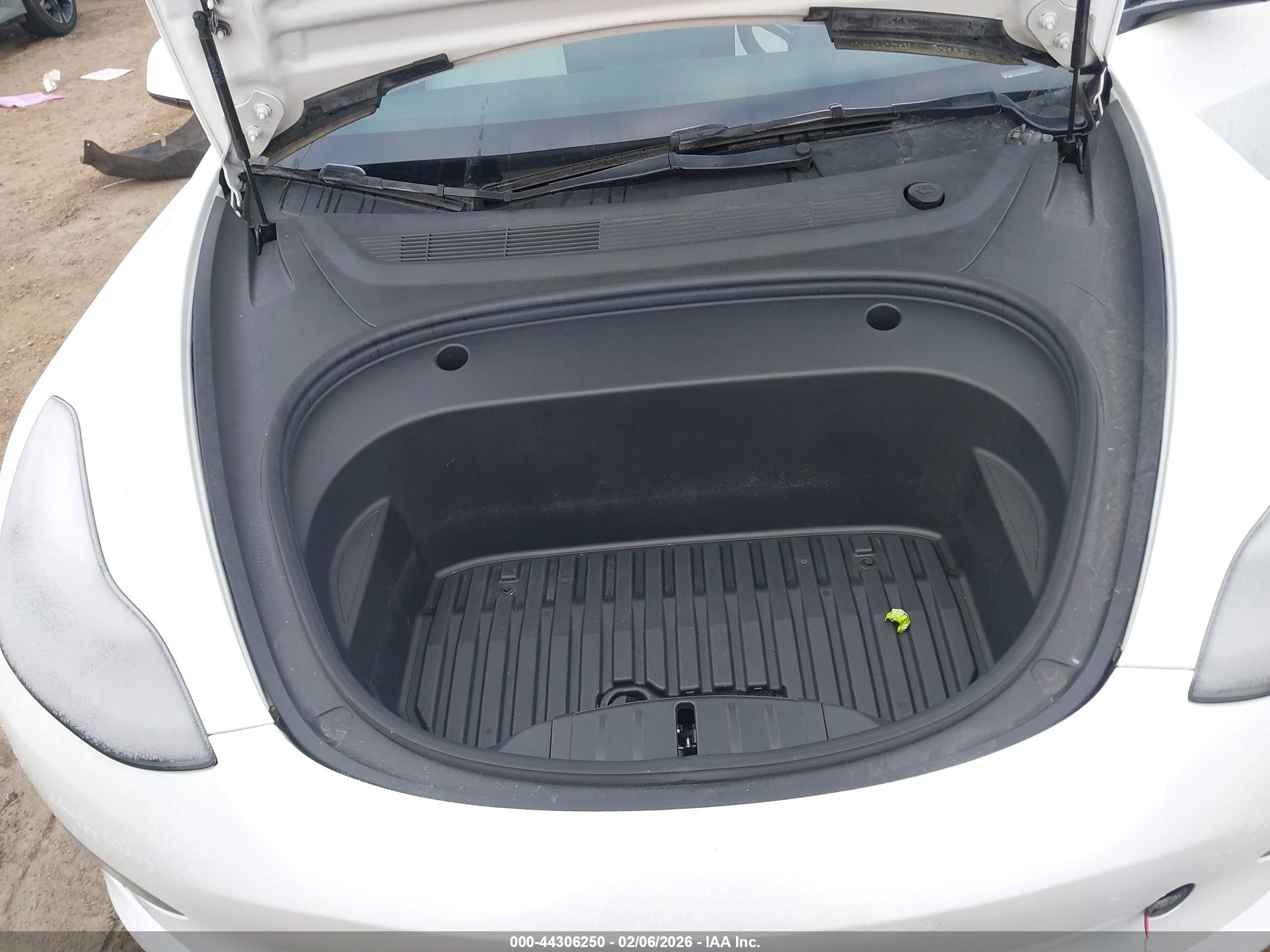 TESLA MODEL image 10