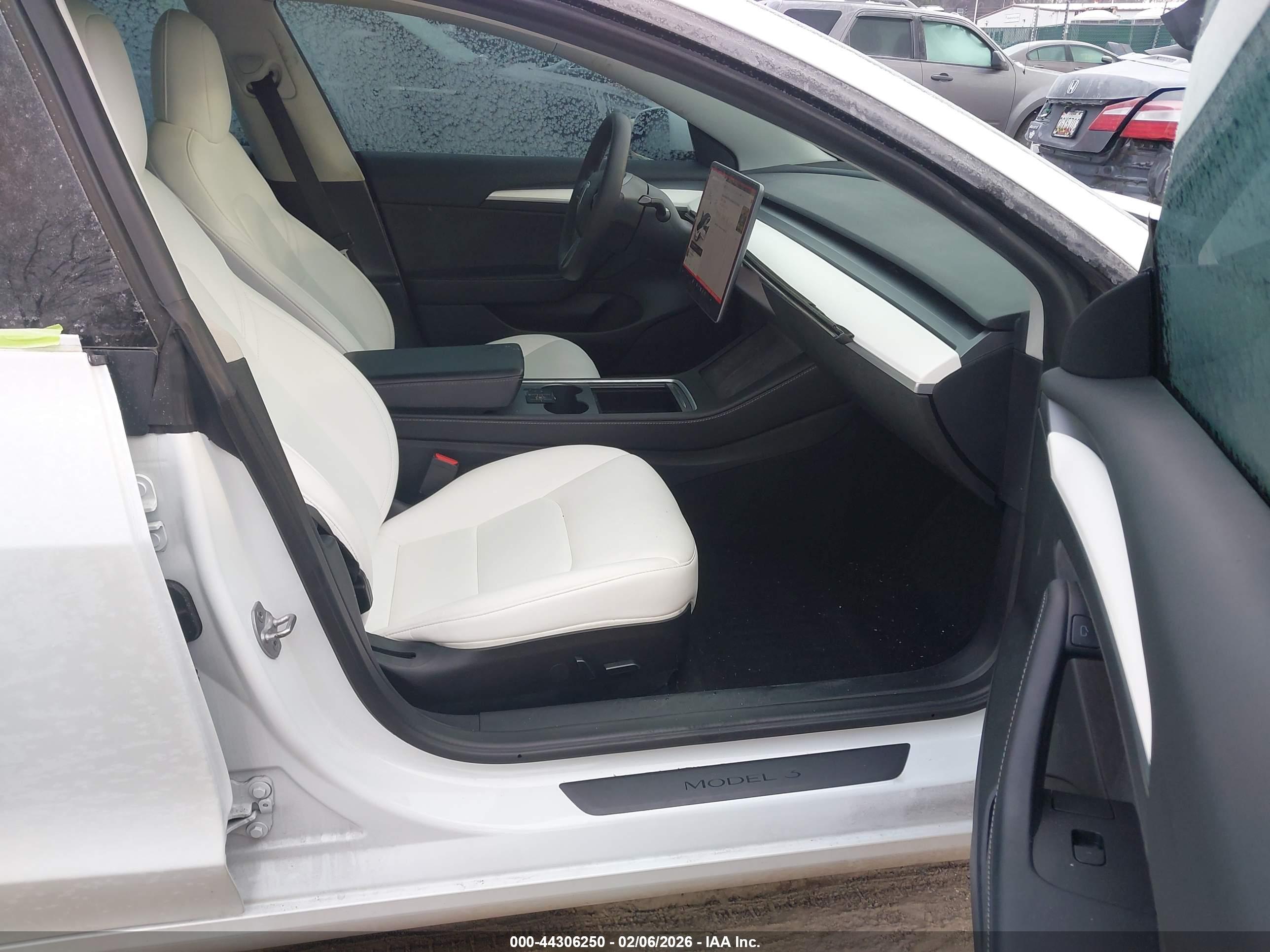 TESLA MODEL image 5