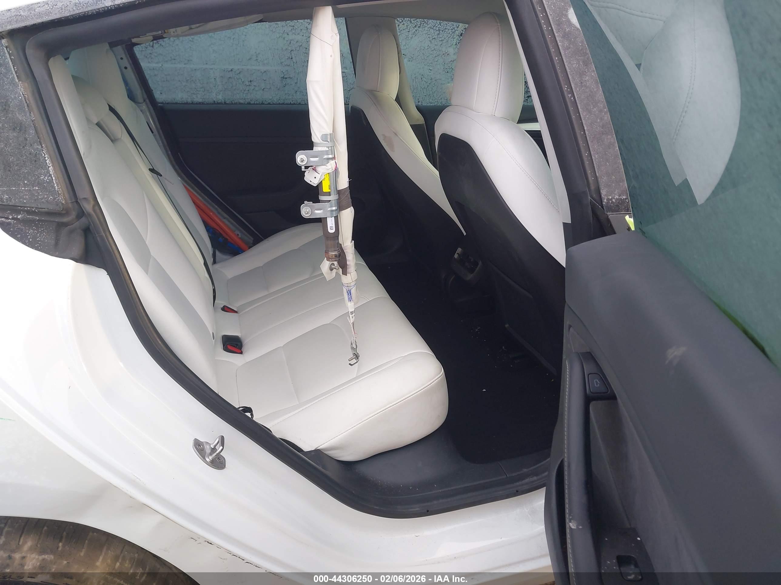 TESLA MODEL image 8
