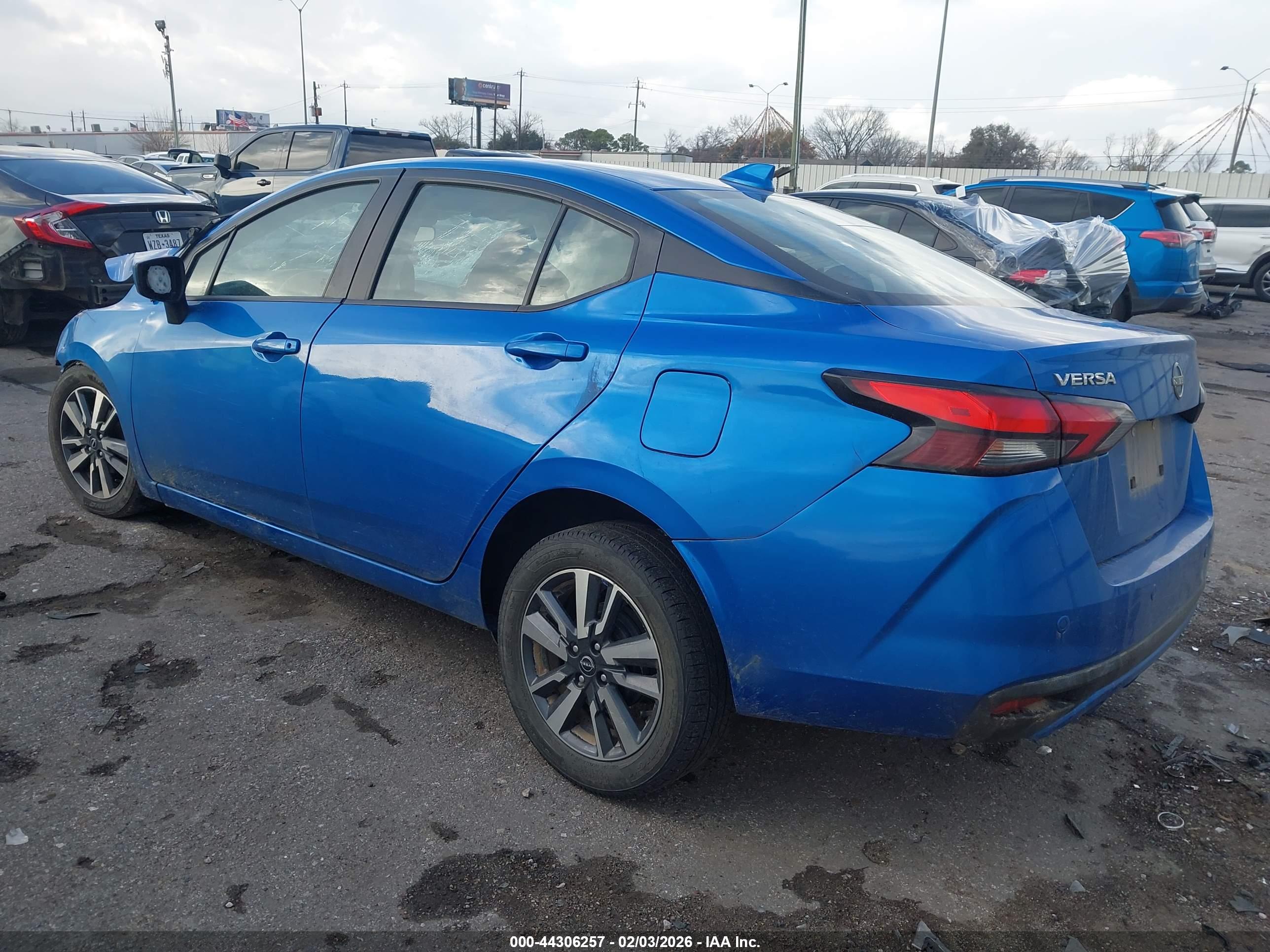 NISSAN VERSA image 3