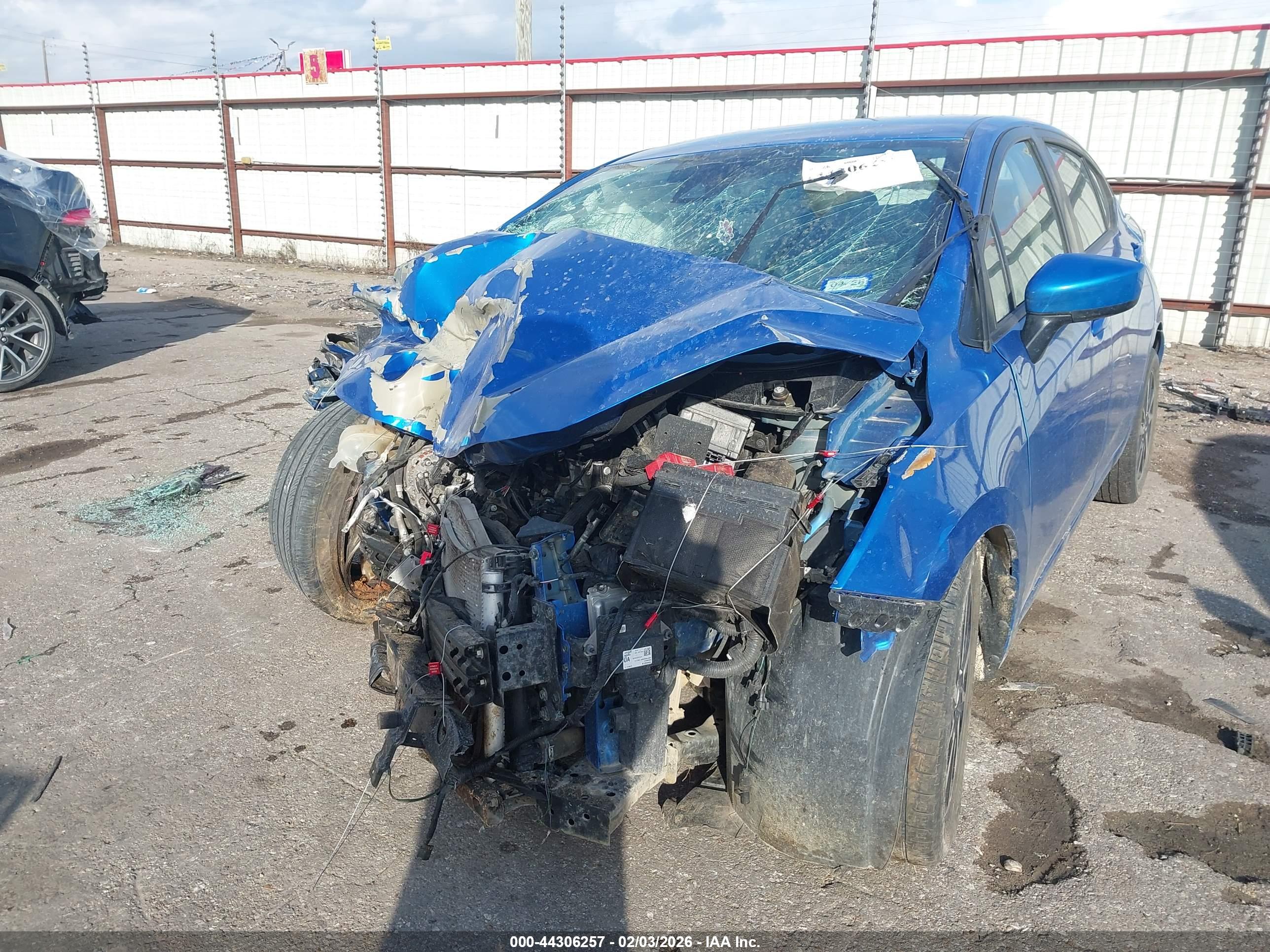 NISSAN VERSA image 6