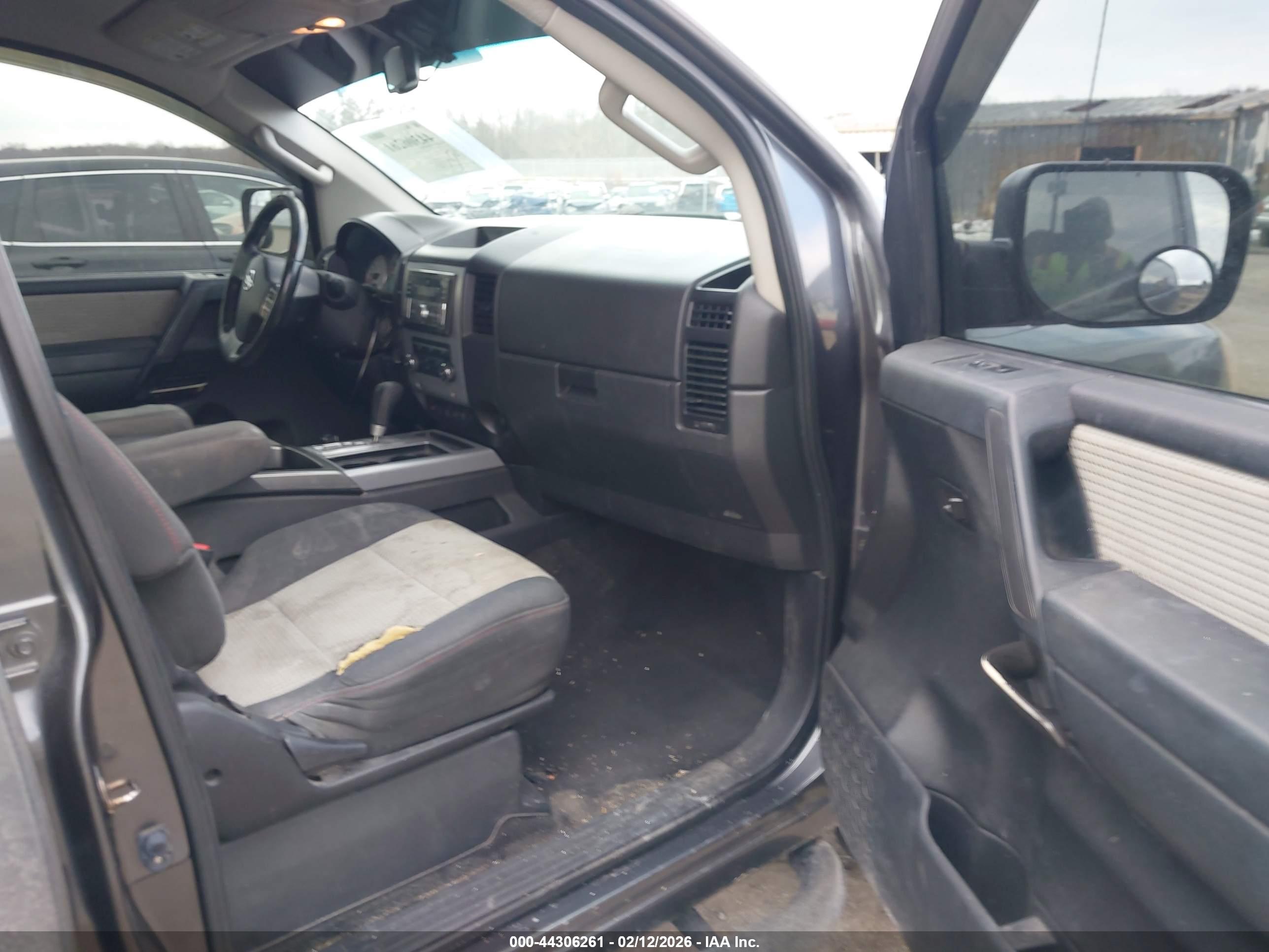 NISSAN TITAN image 5