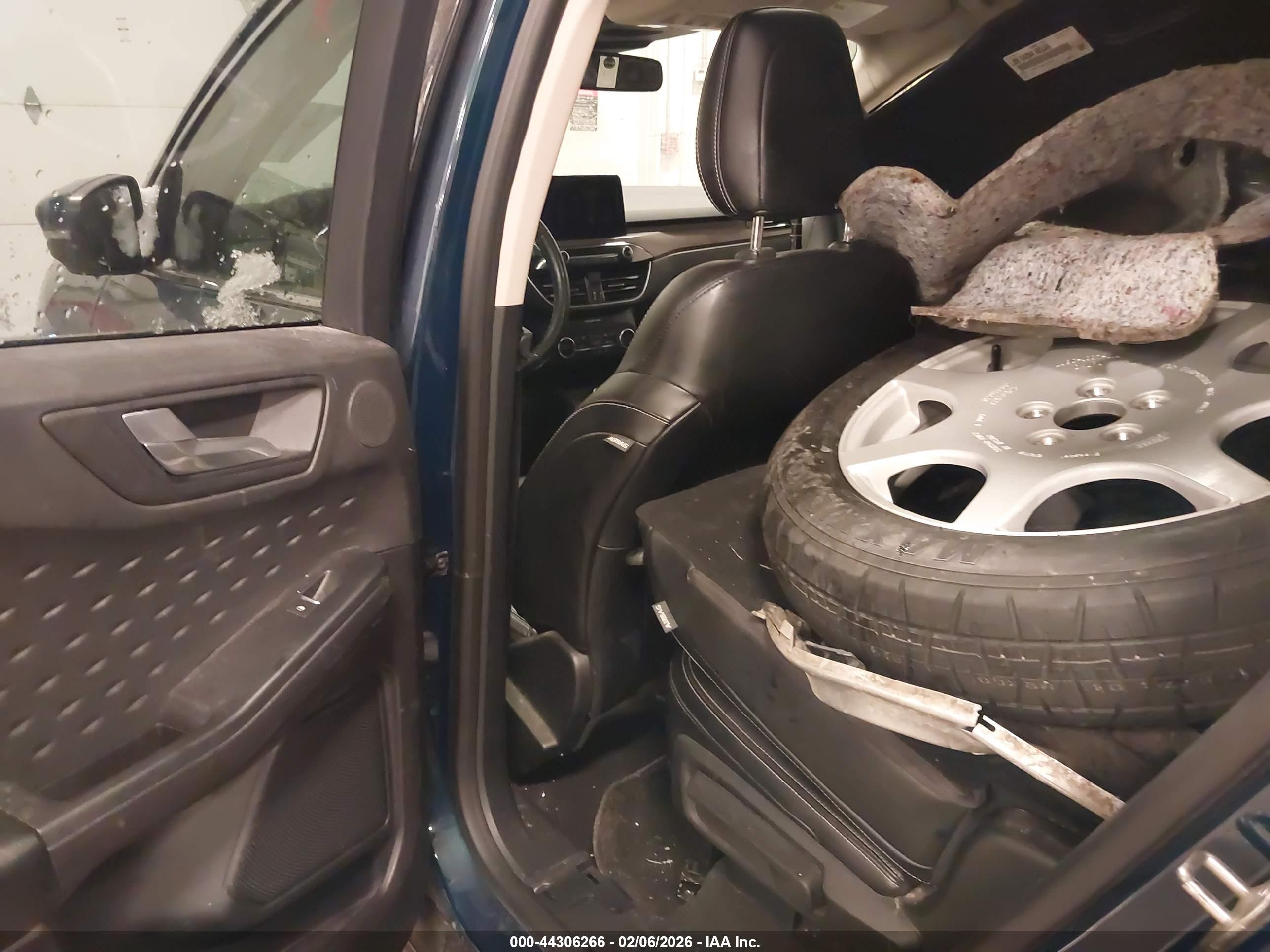 FORD ESCAPE image 8