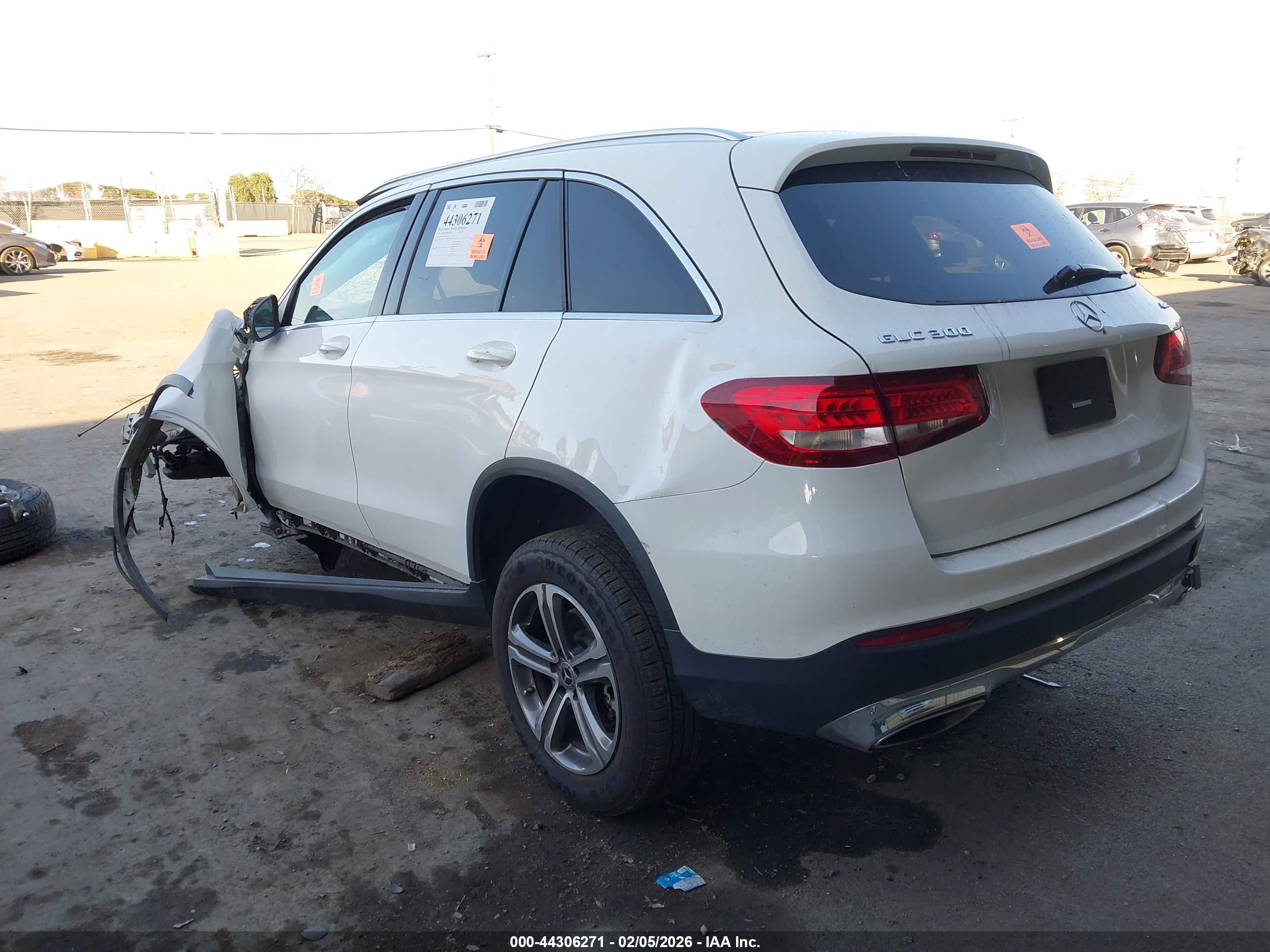 MERCEDES-BENZ GLC image 3