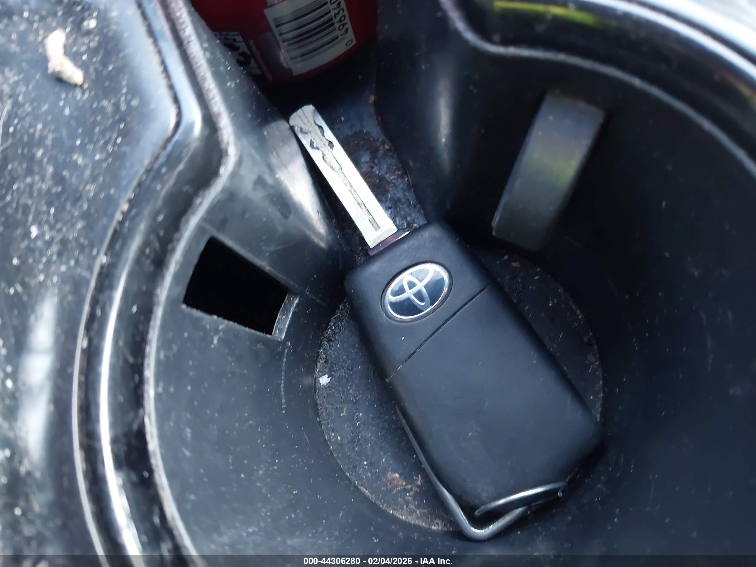 TOYOTA CAMRY image 11