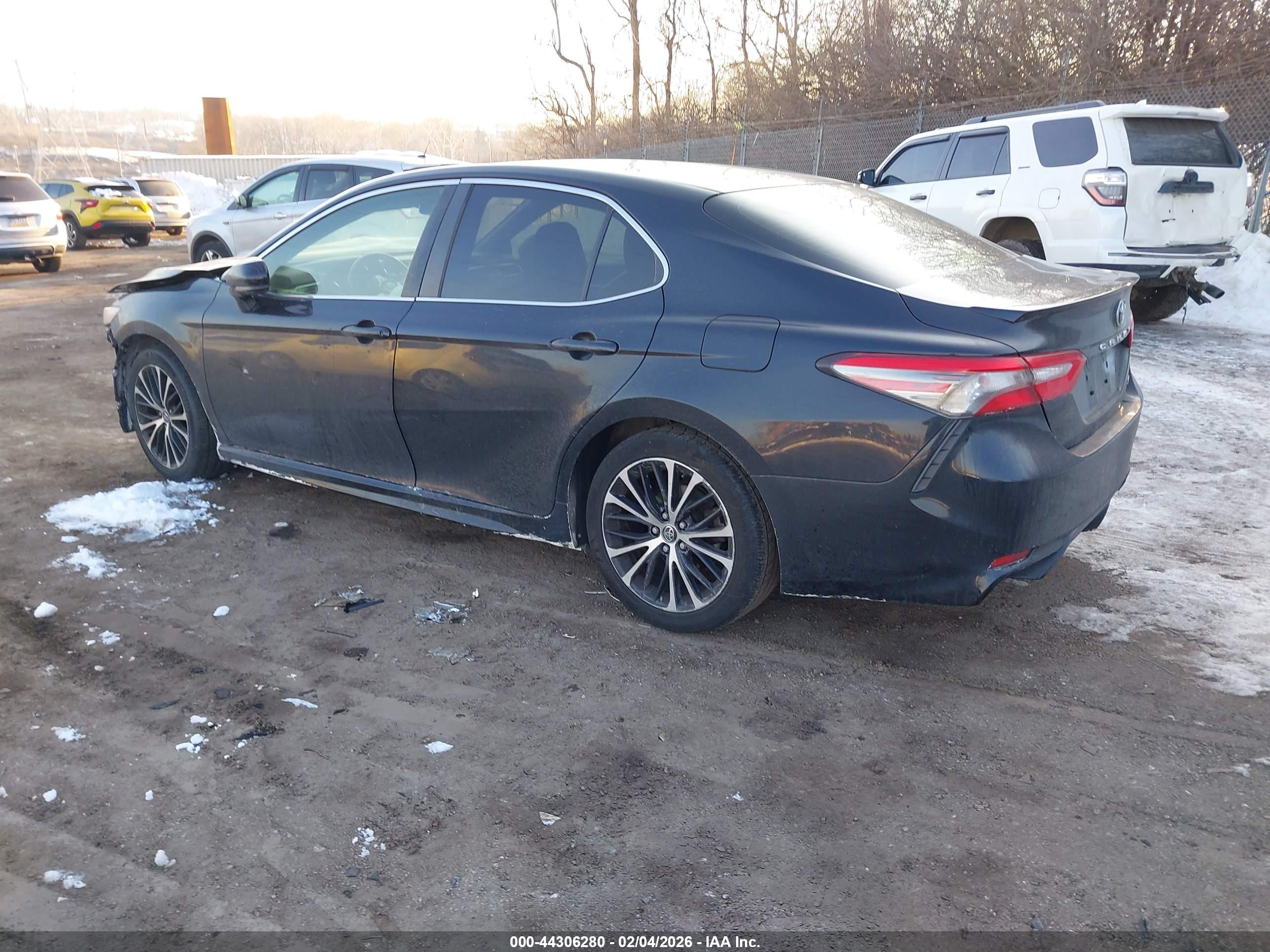 TOYOTA CAMRY image 3