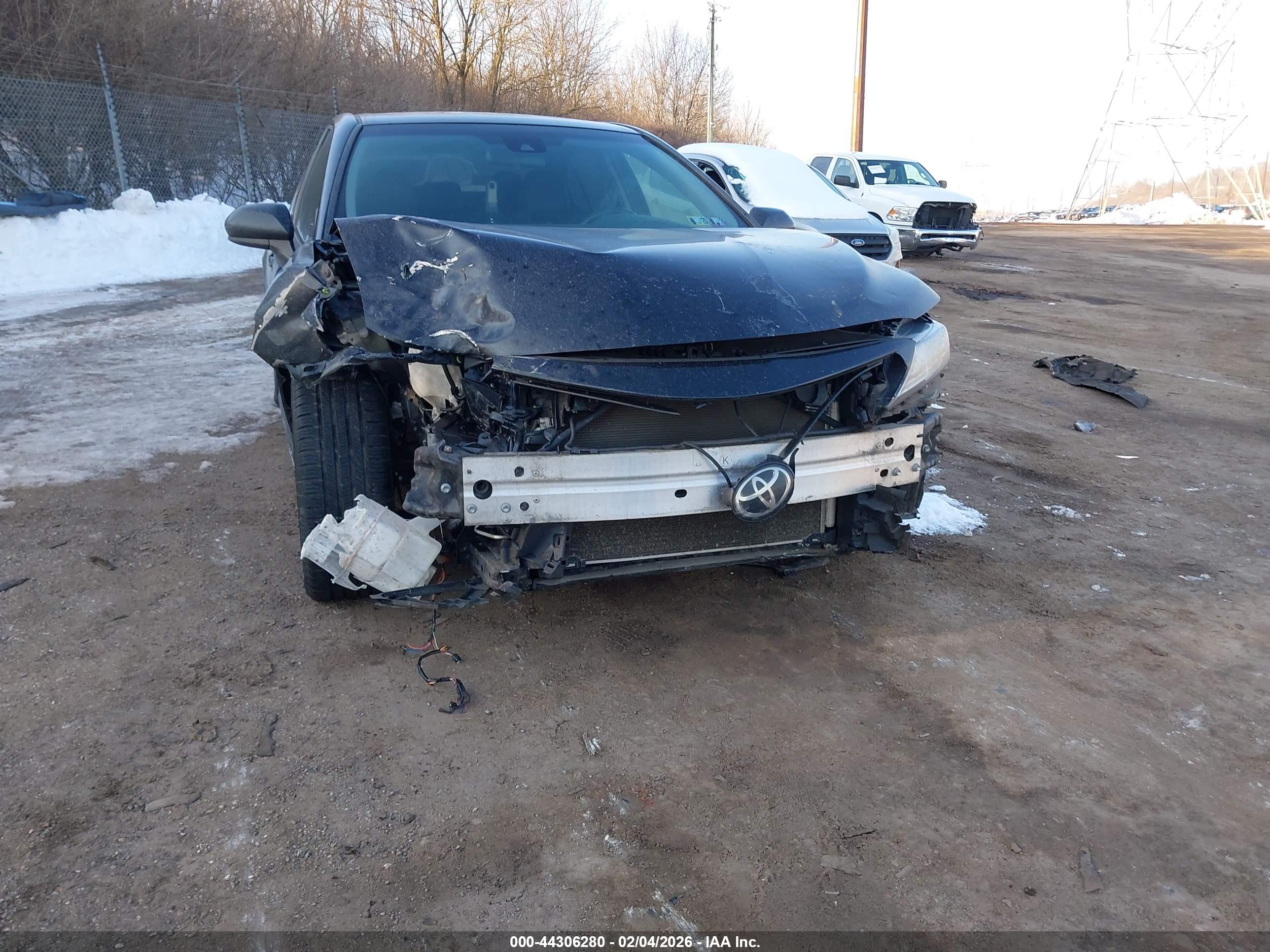 TOYOTA CAMRY image 6