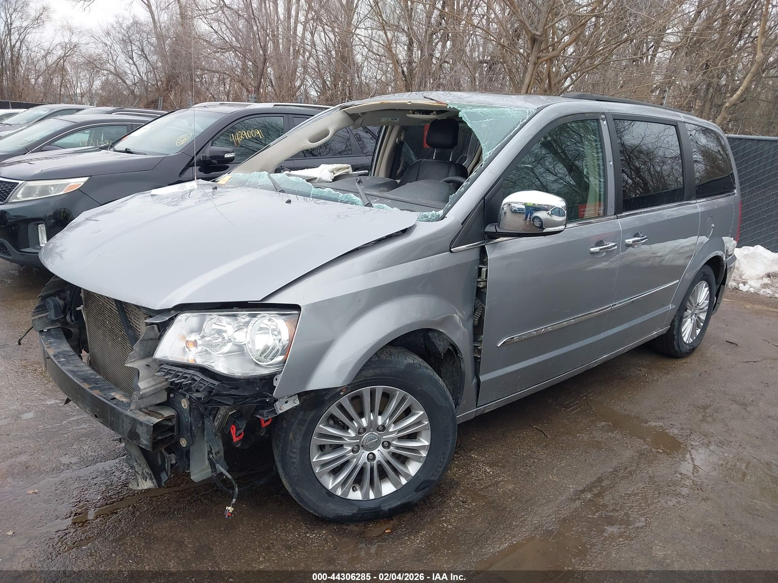 CHRYSLER TOWN image 2