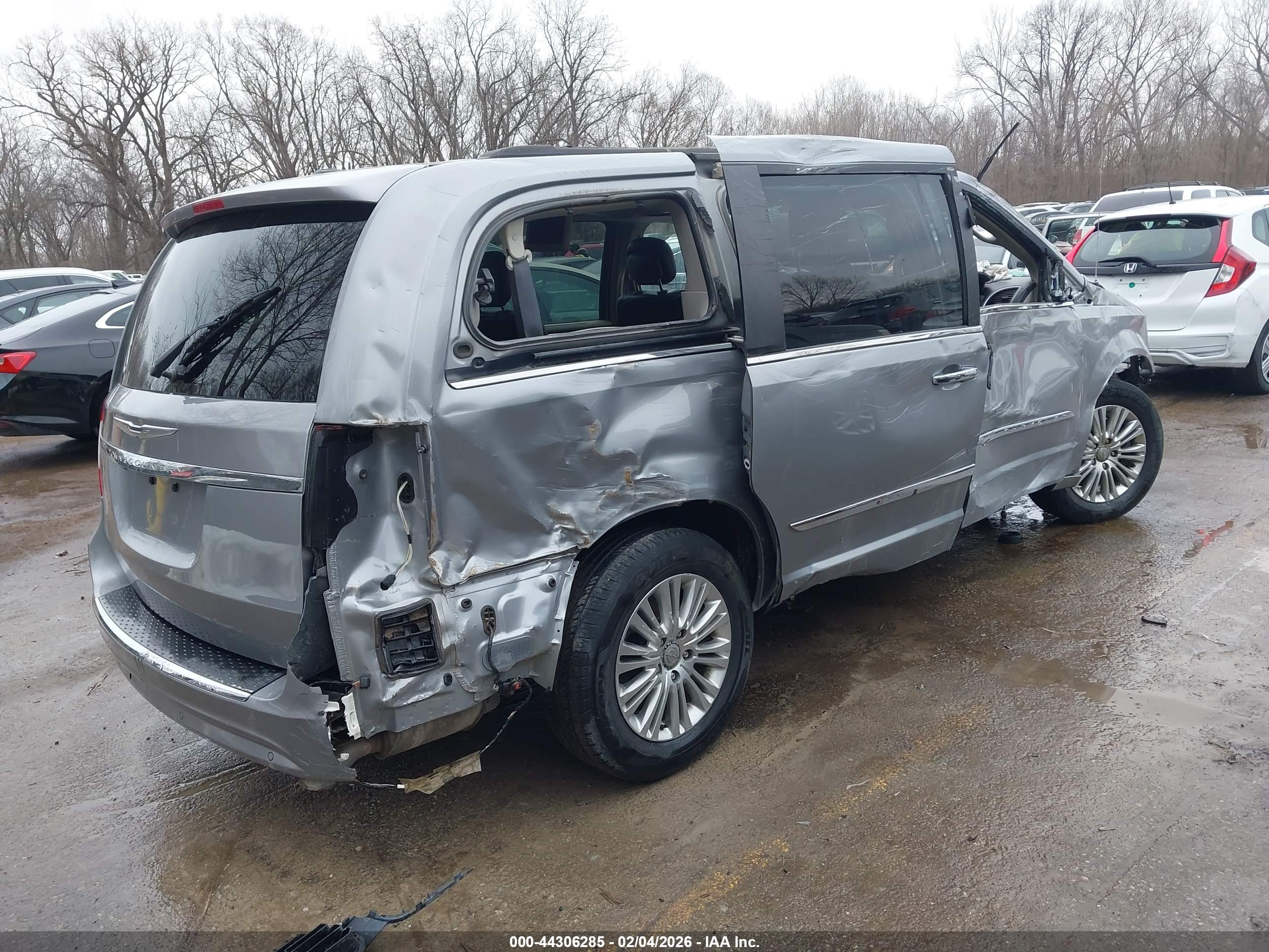 CHRYSLER TOWN image 4