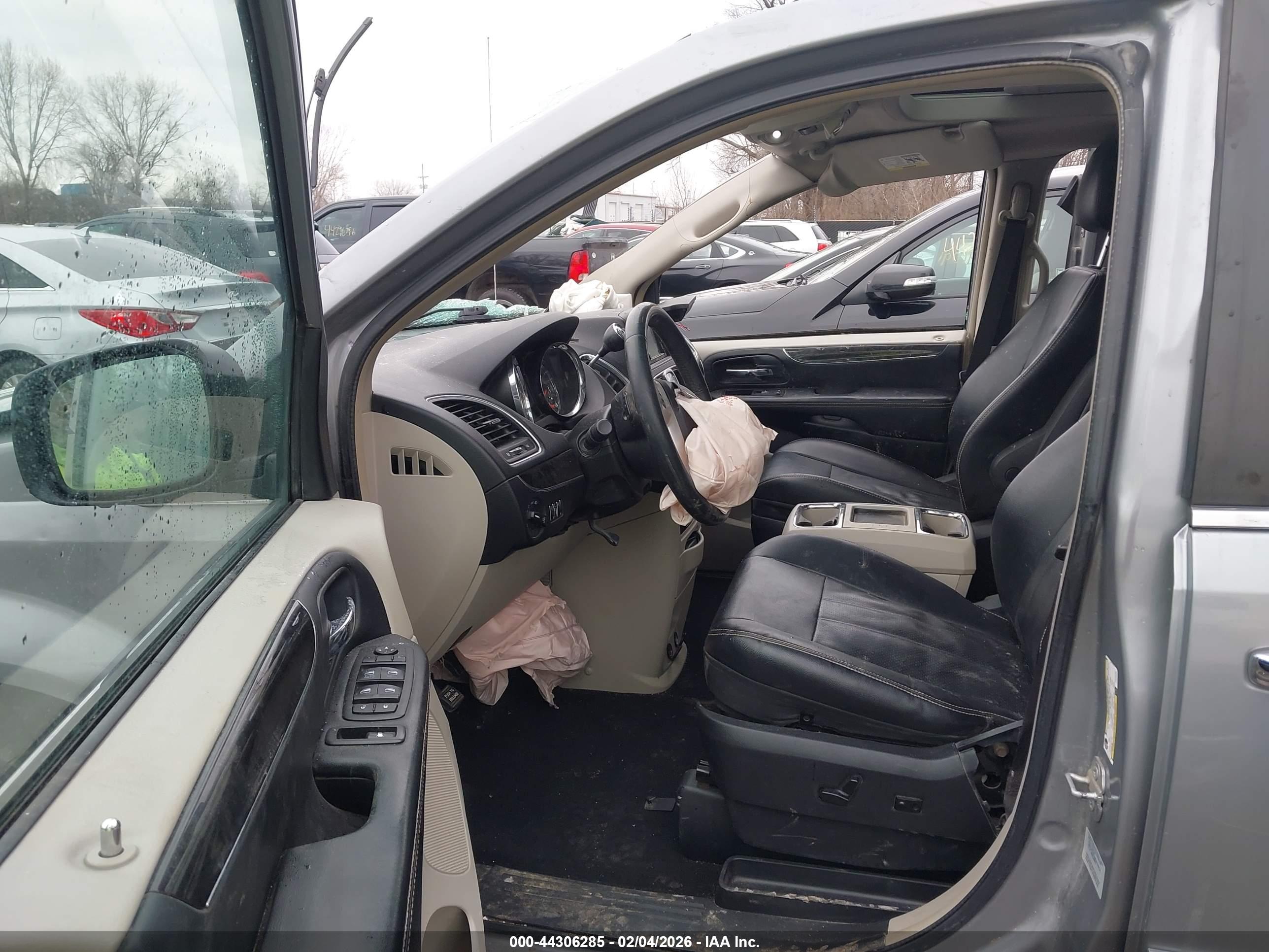 CHRYSLER TOWN image 5