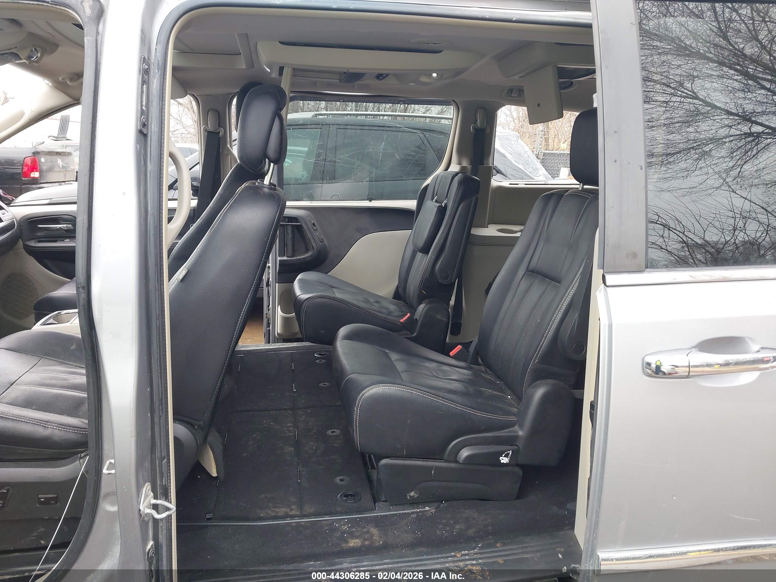 CHRYSLER TOWN image 8