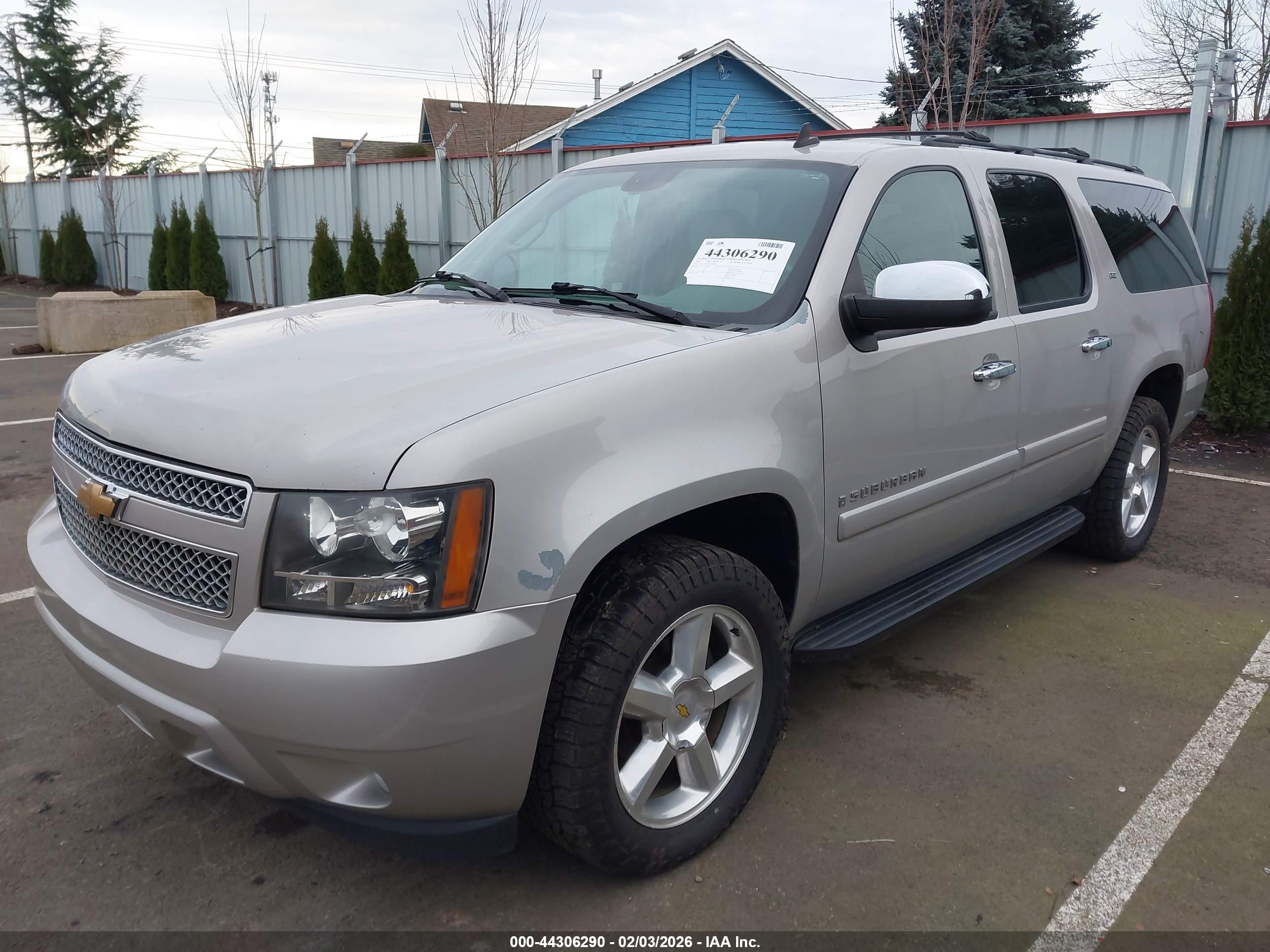 CHEVROLET SUBURBAN image 2