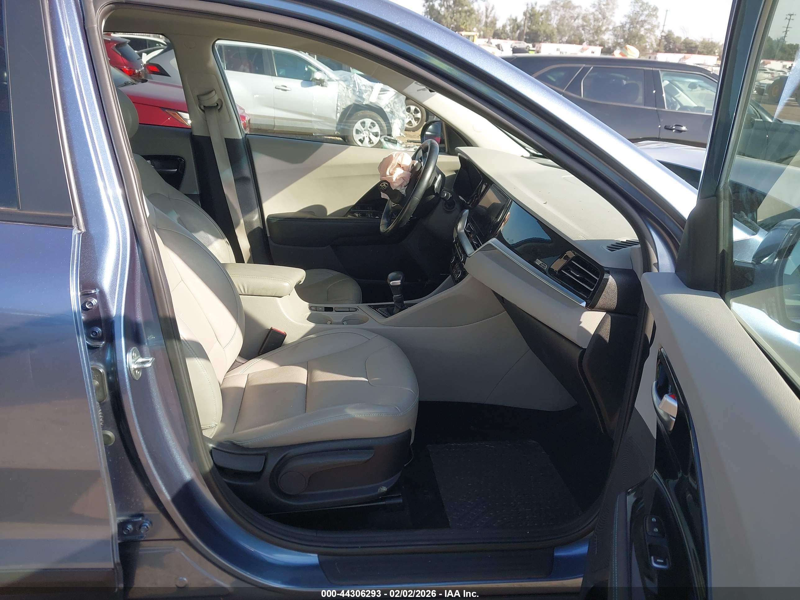 KIA NIRO image 5