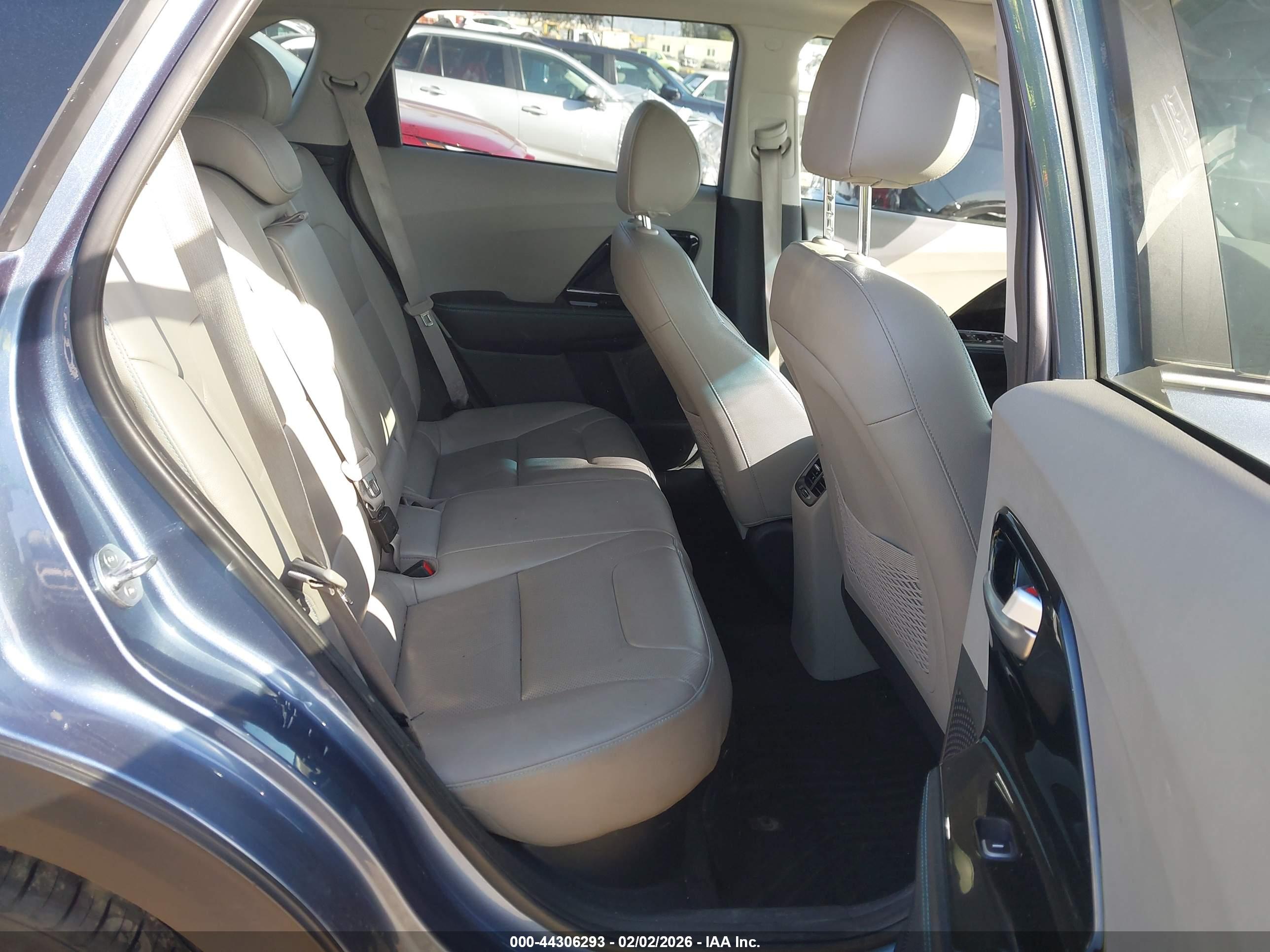 KIA NIRO image 8
