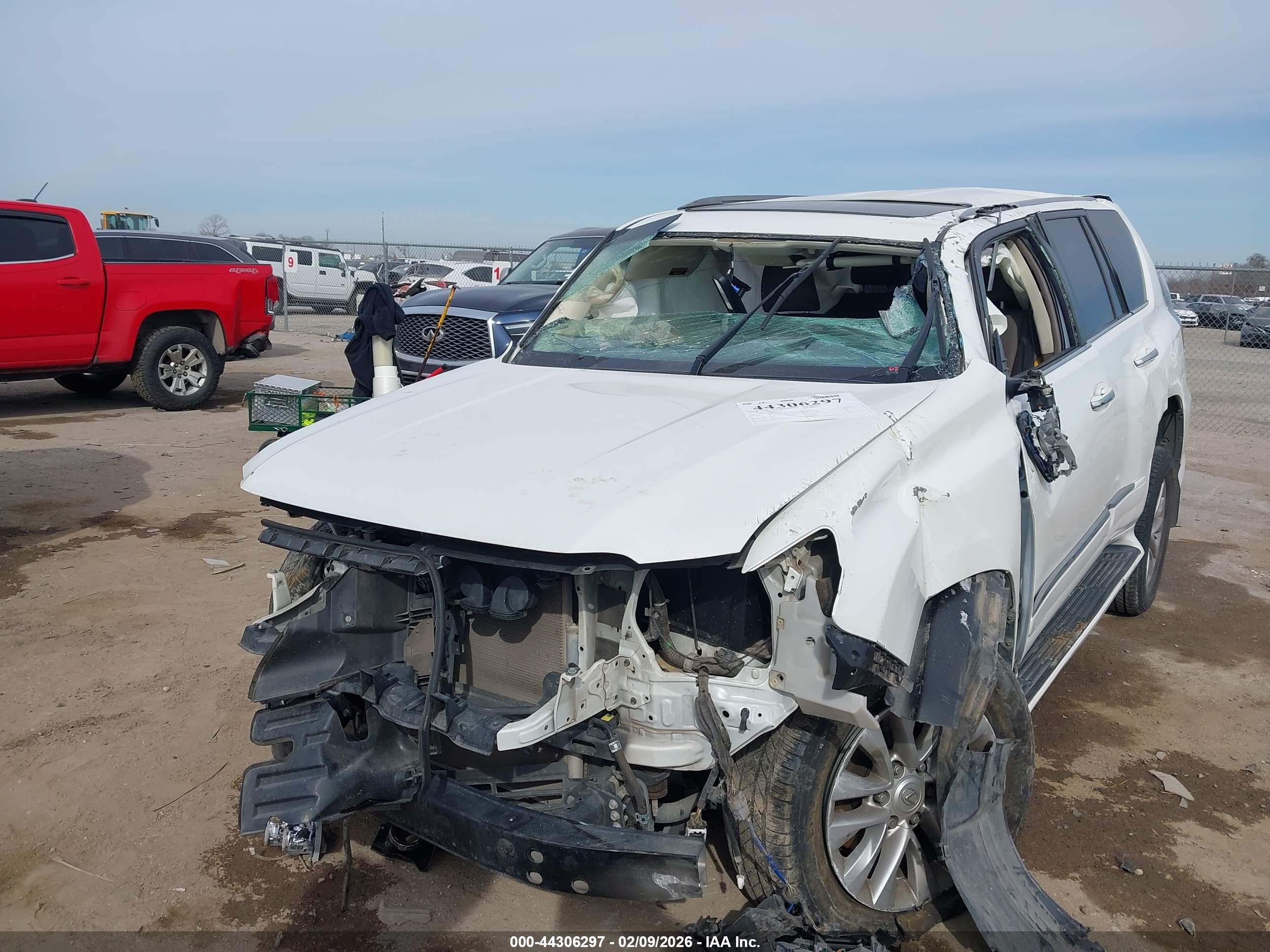 LEXUS GX image 2