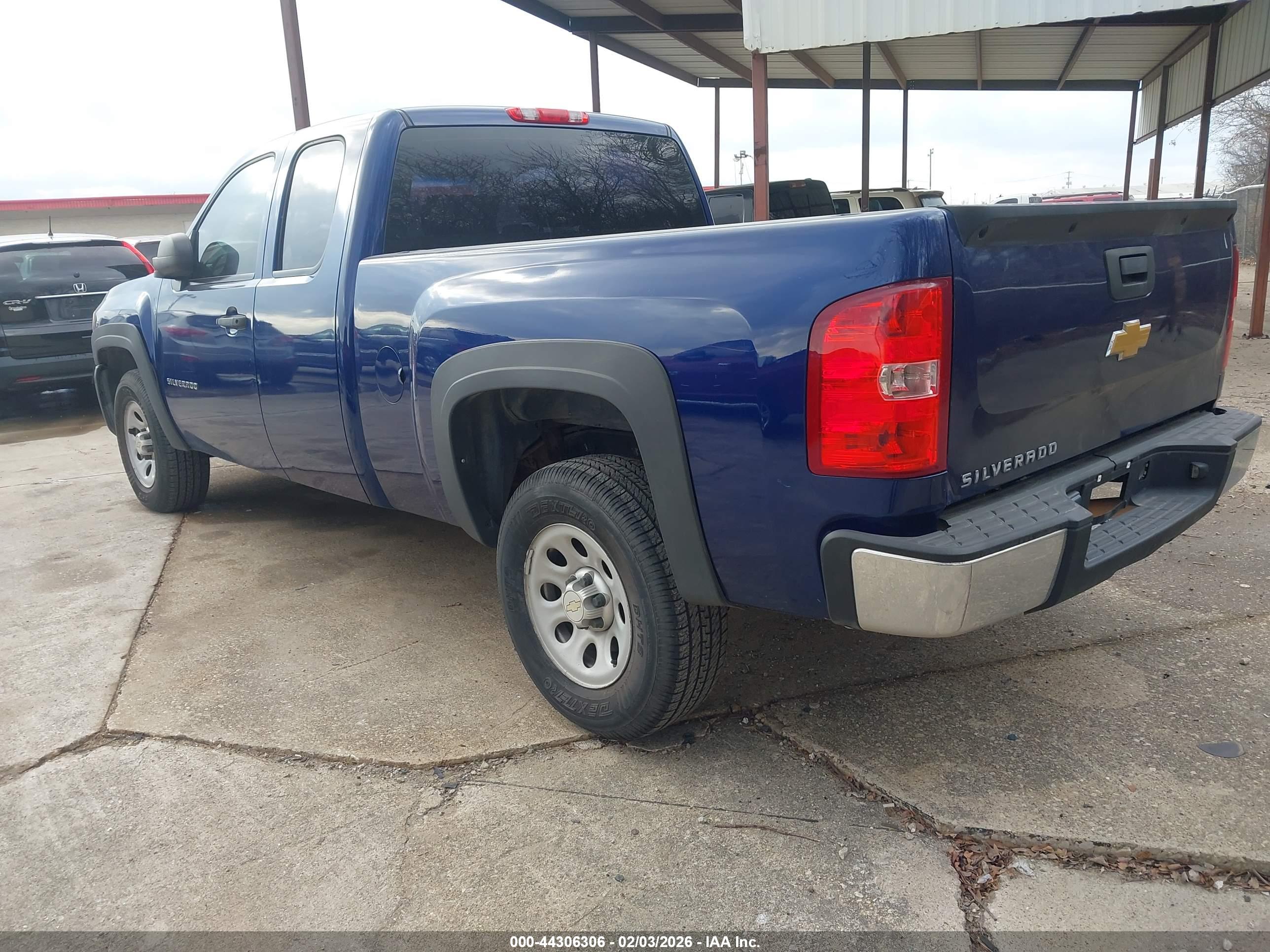 CHEVROLET SILVERADO image 3