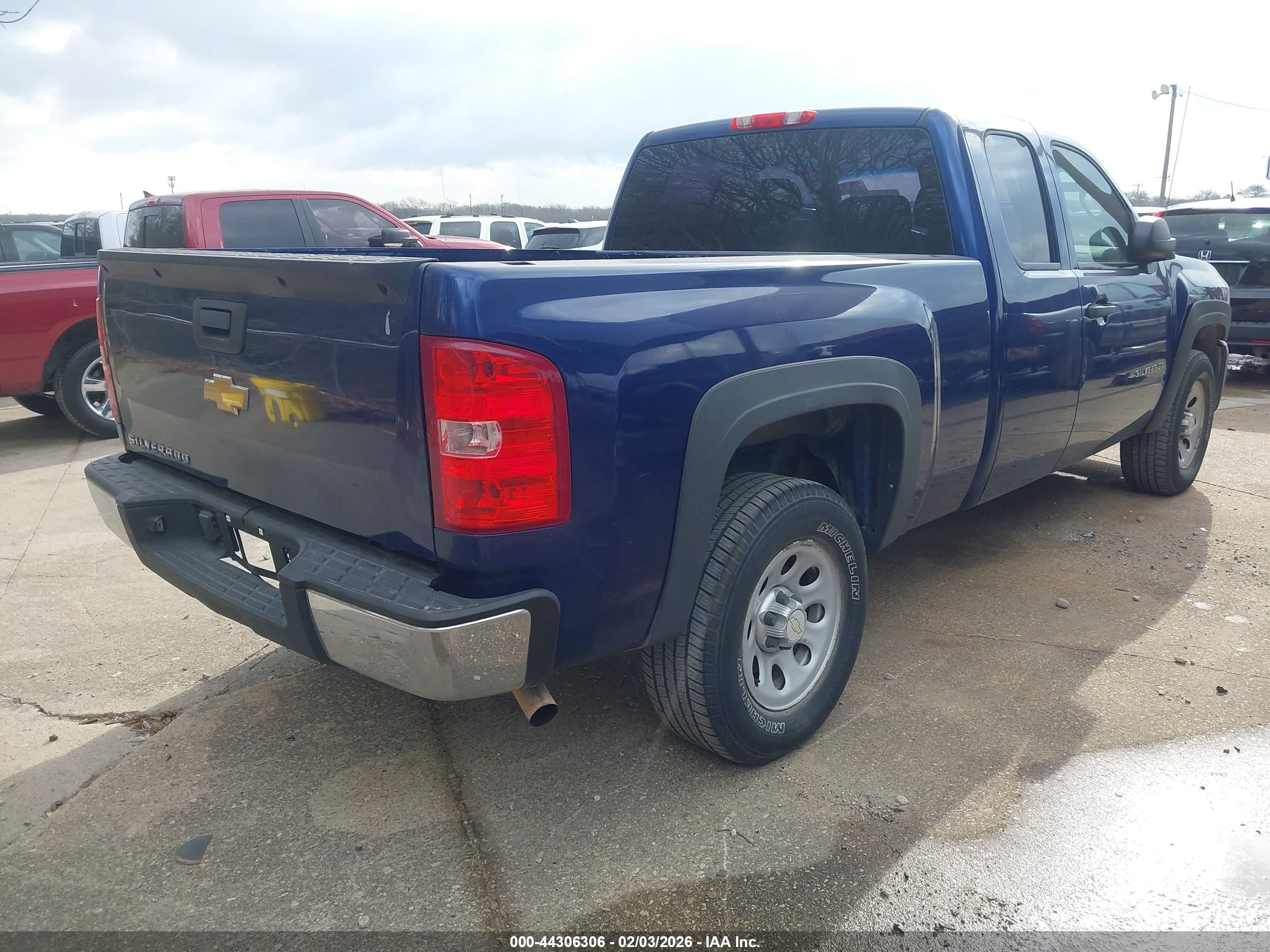 CHEVROLET SILVERADO image 4