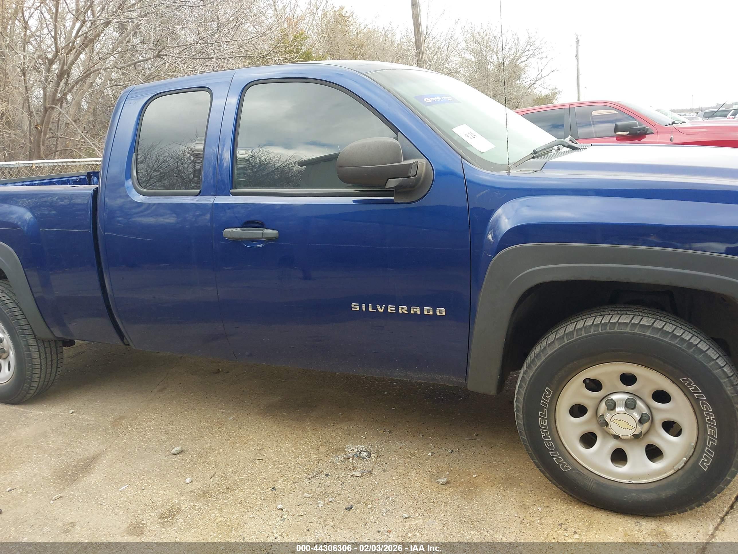 CHEVROLET SILVERADO image 6
