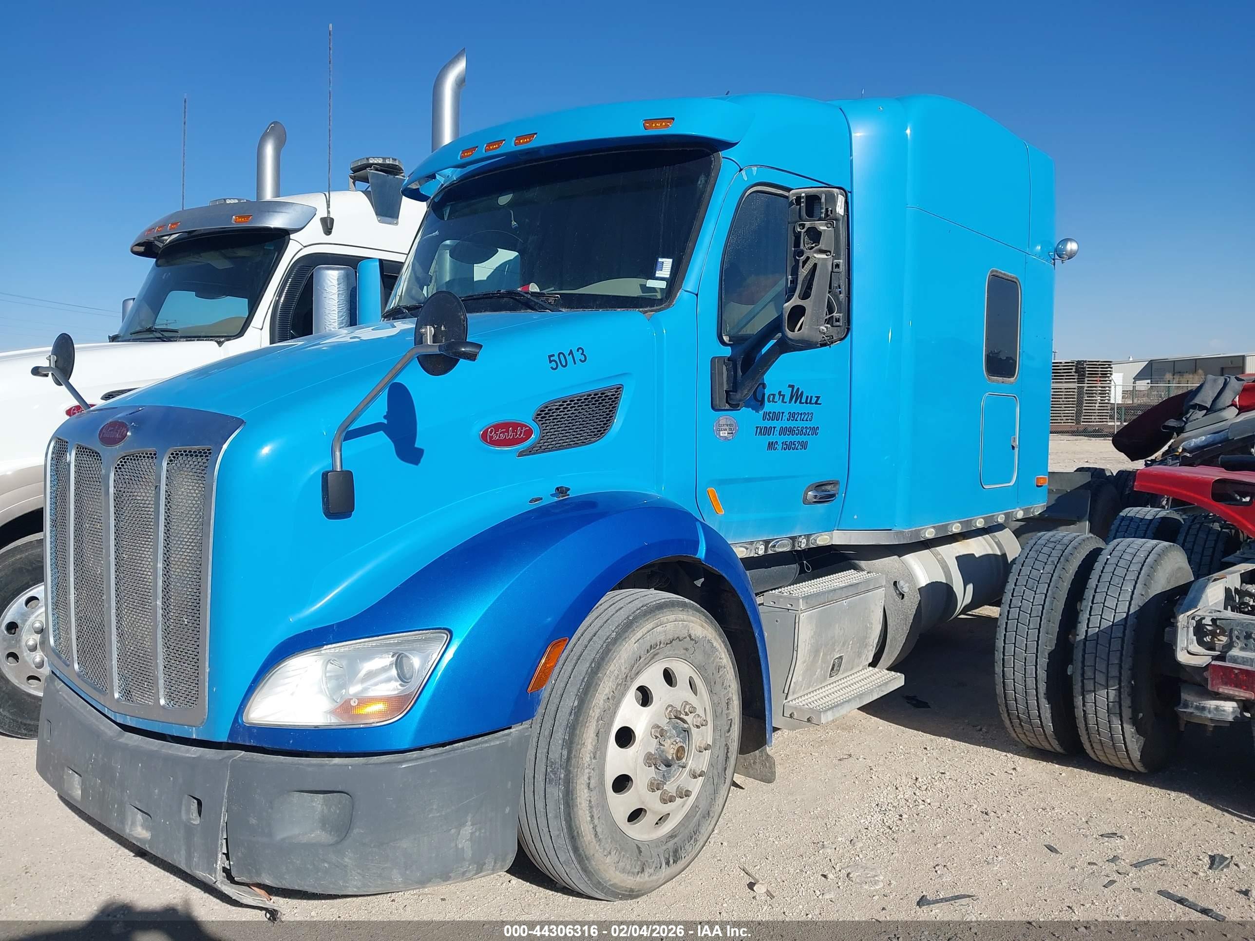 PETERBILT 579 image 2