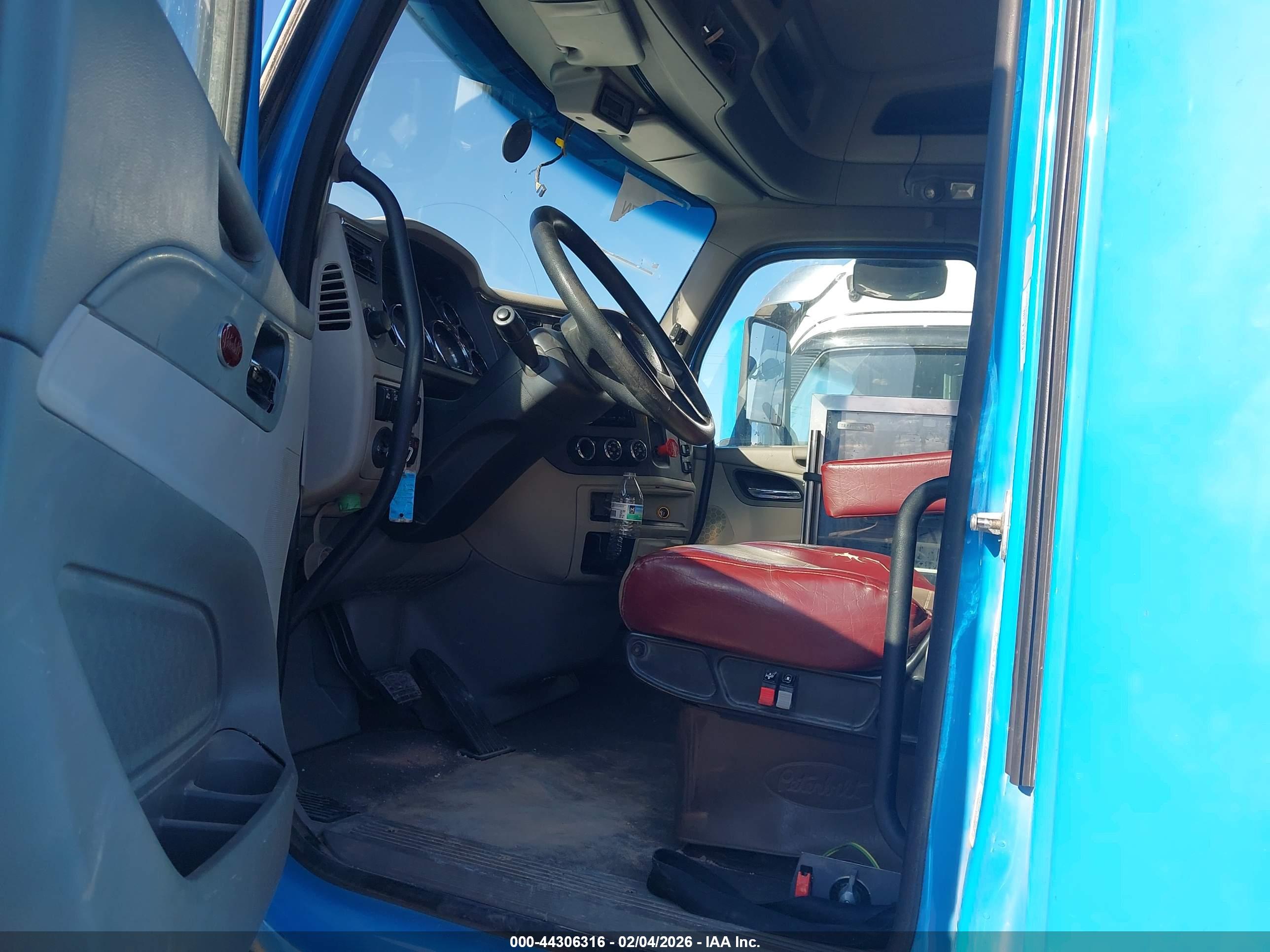 PETERBILT 579 image 8