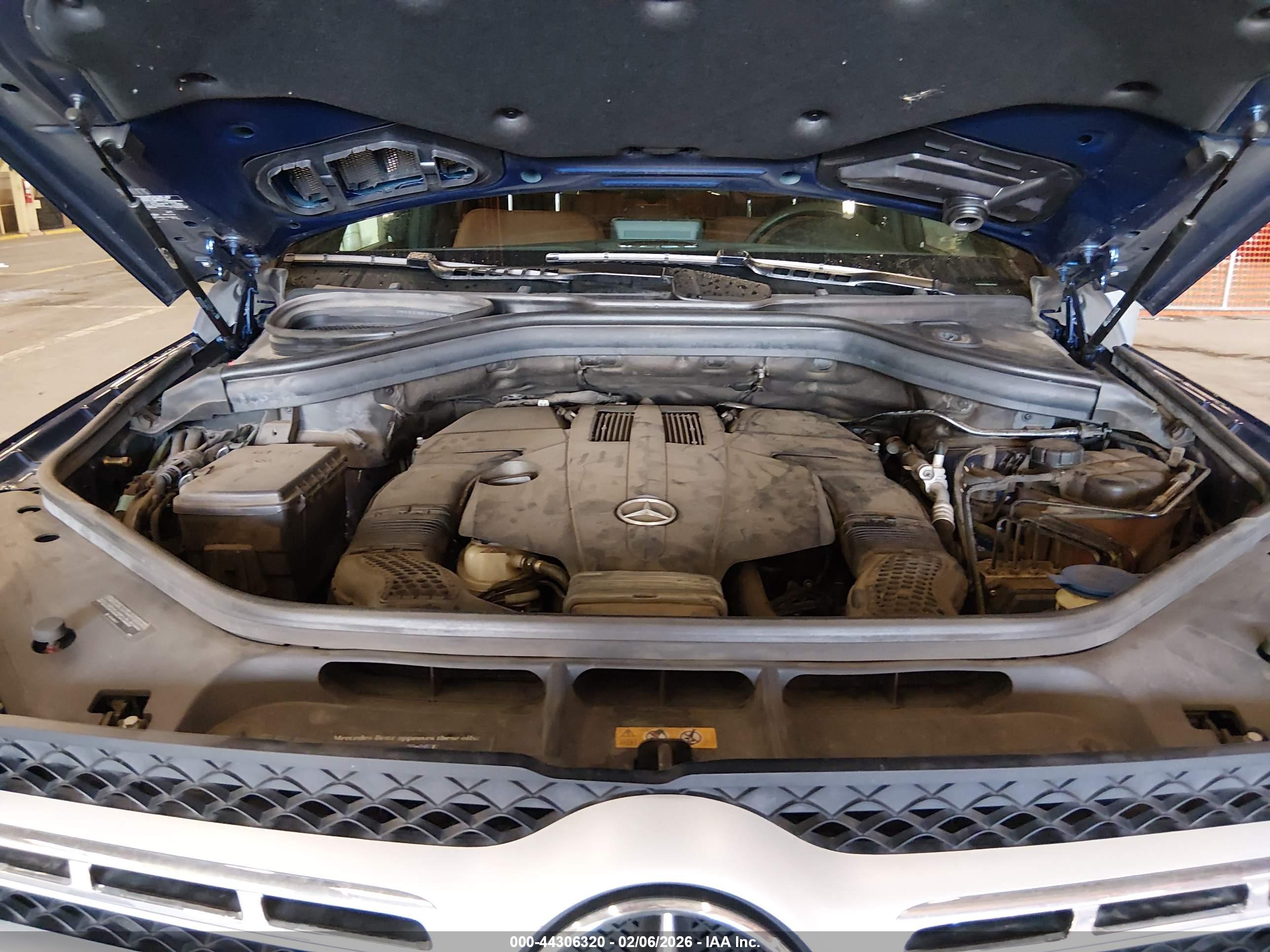 MERCEDES-BENZ GLS image 10