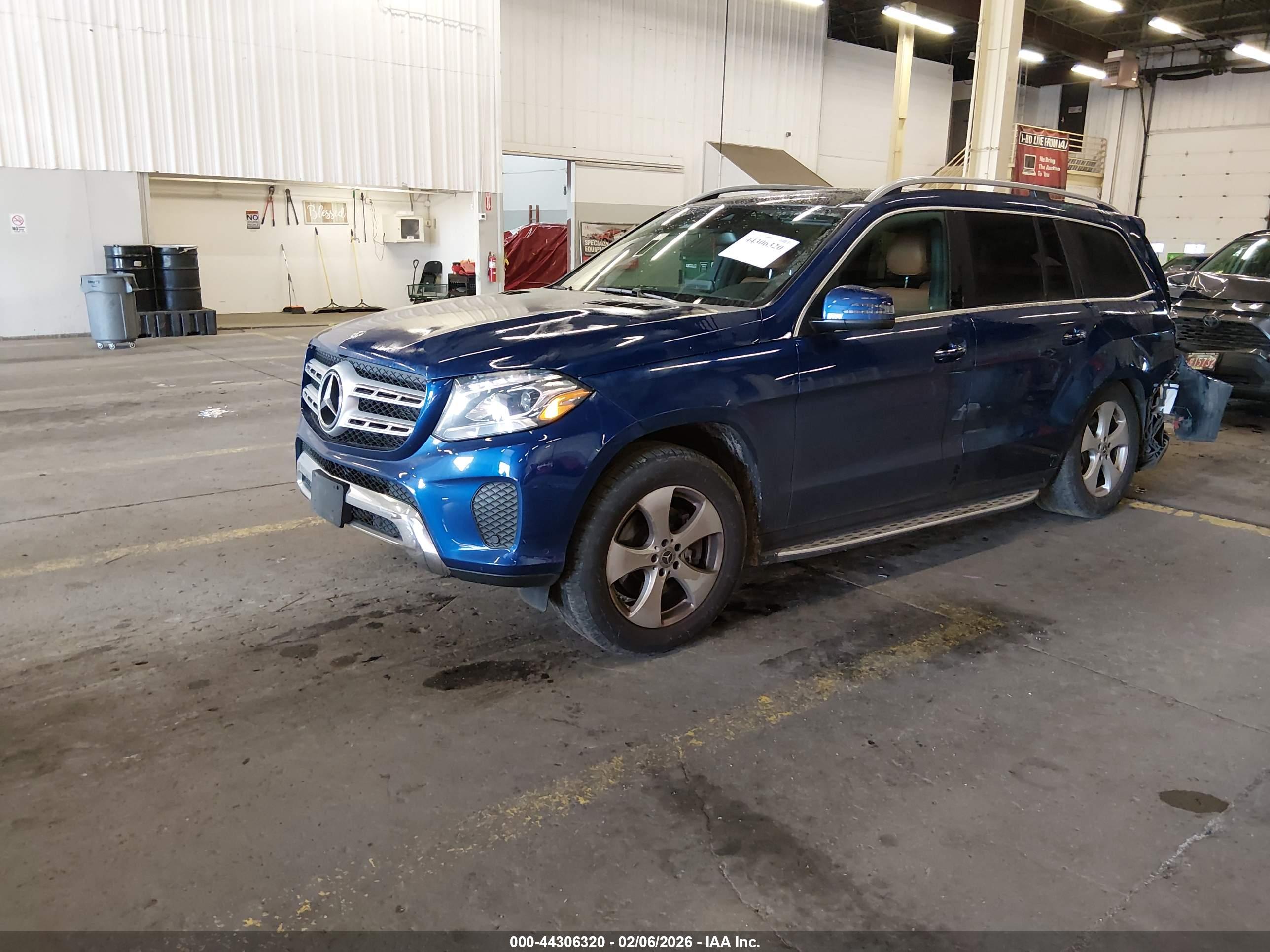 MERCEDES-BENZ GLS image 2