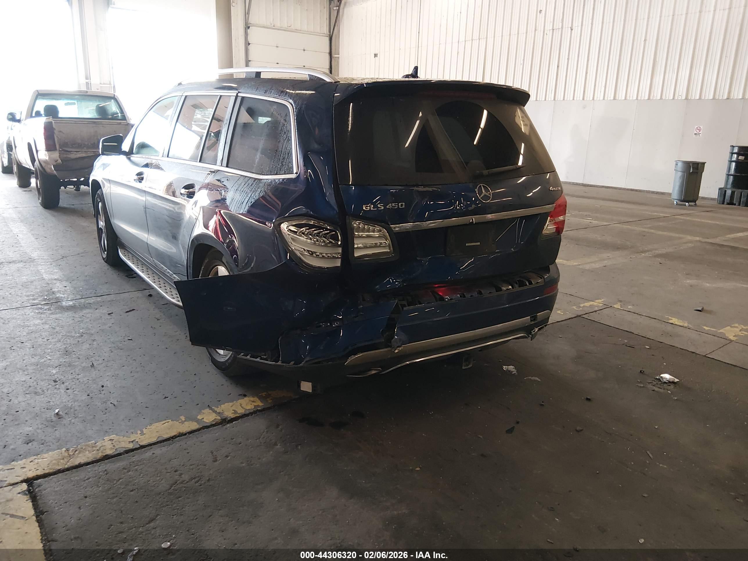 MERCEDES-BENZ GLS image 3