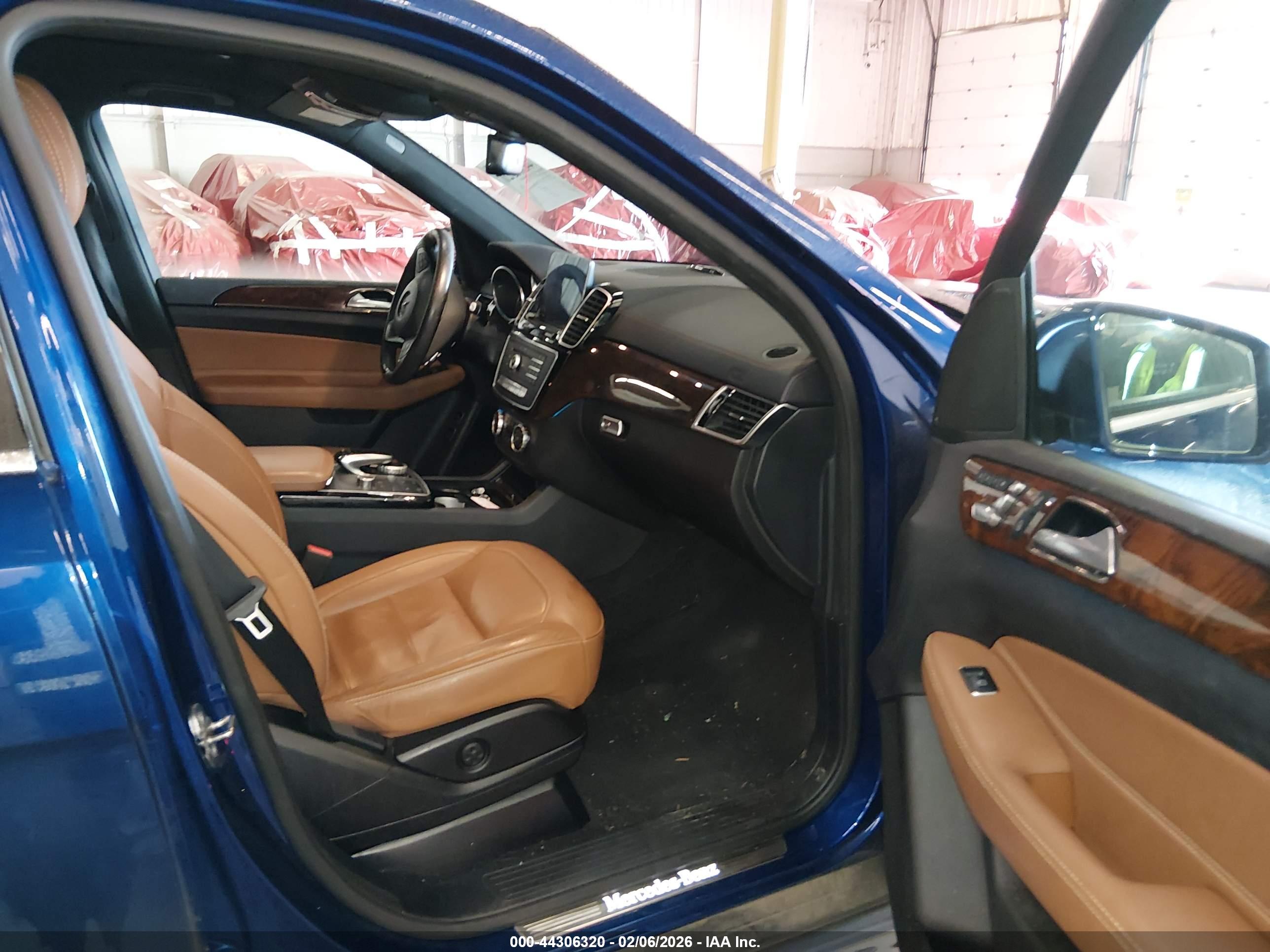 MERCEDES-BENZ GLS image 5