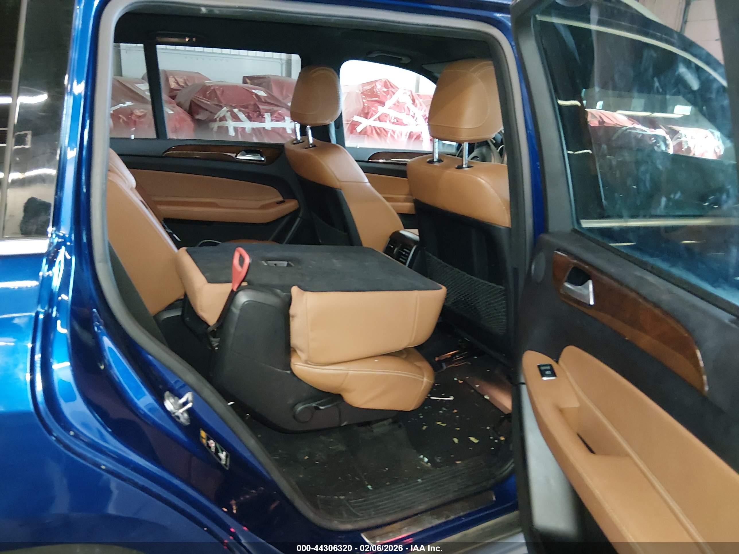 MERCEDES-BENZ GLS image 8