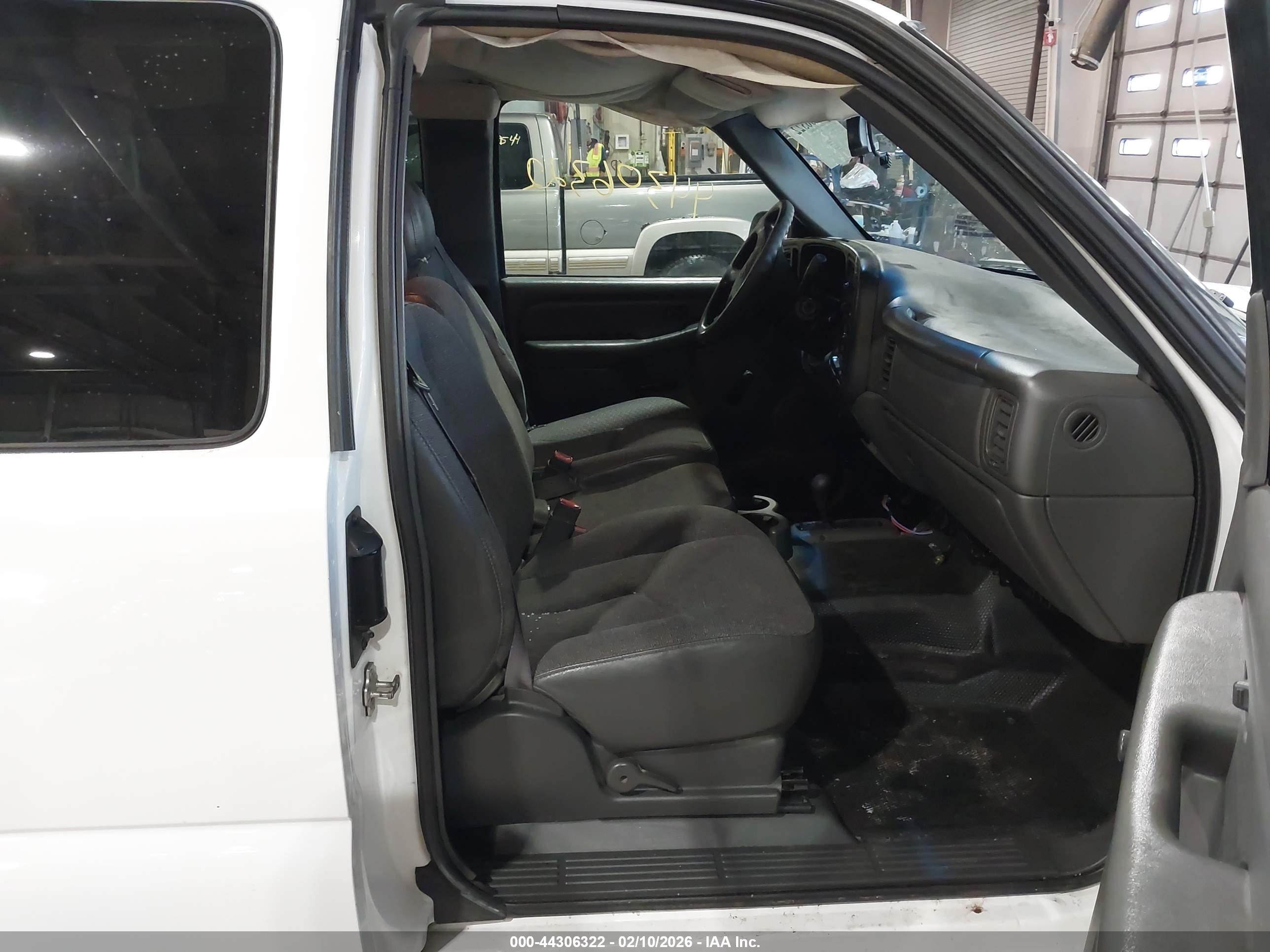 CHEVROLET SILVERADO image 5