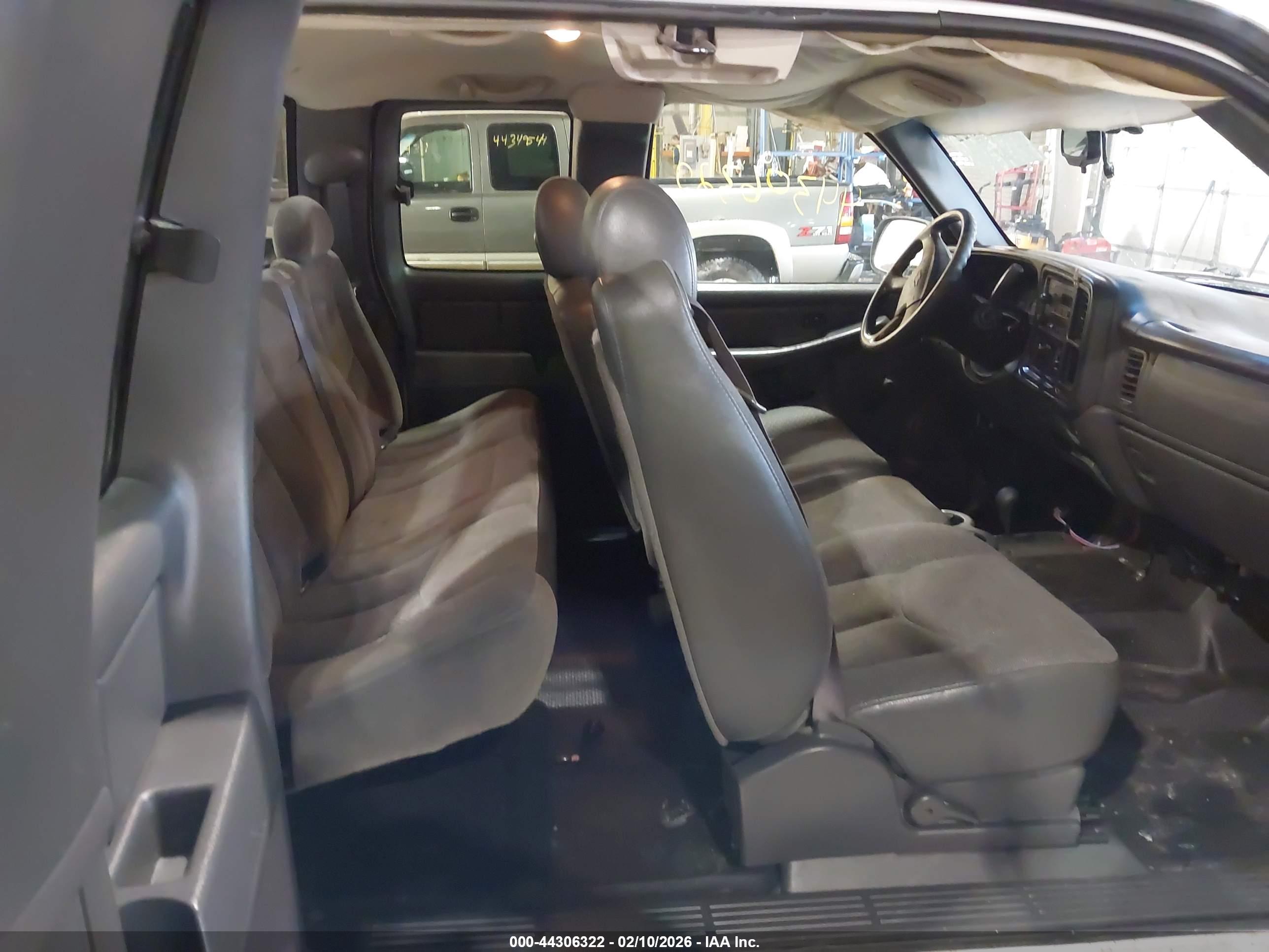 CHEVROLET SILVERADO image 8