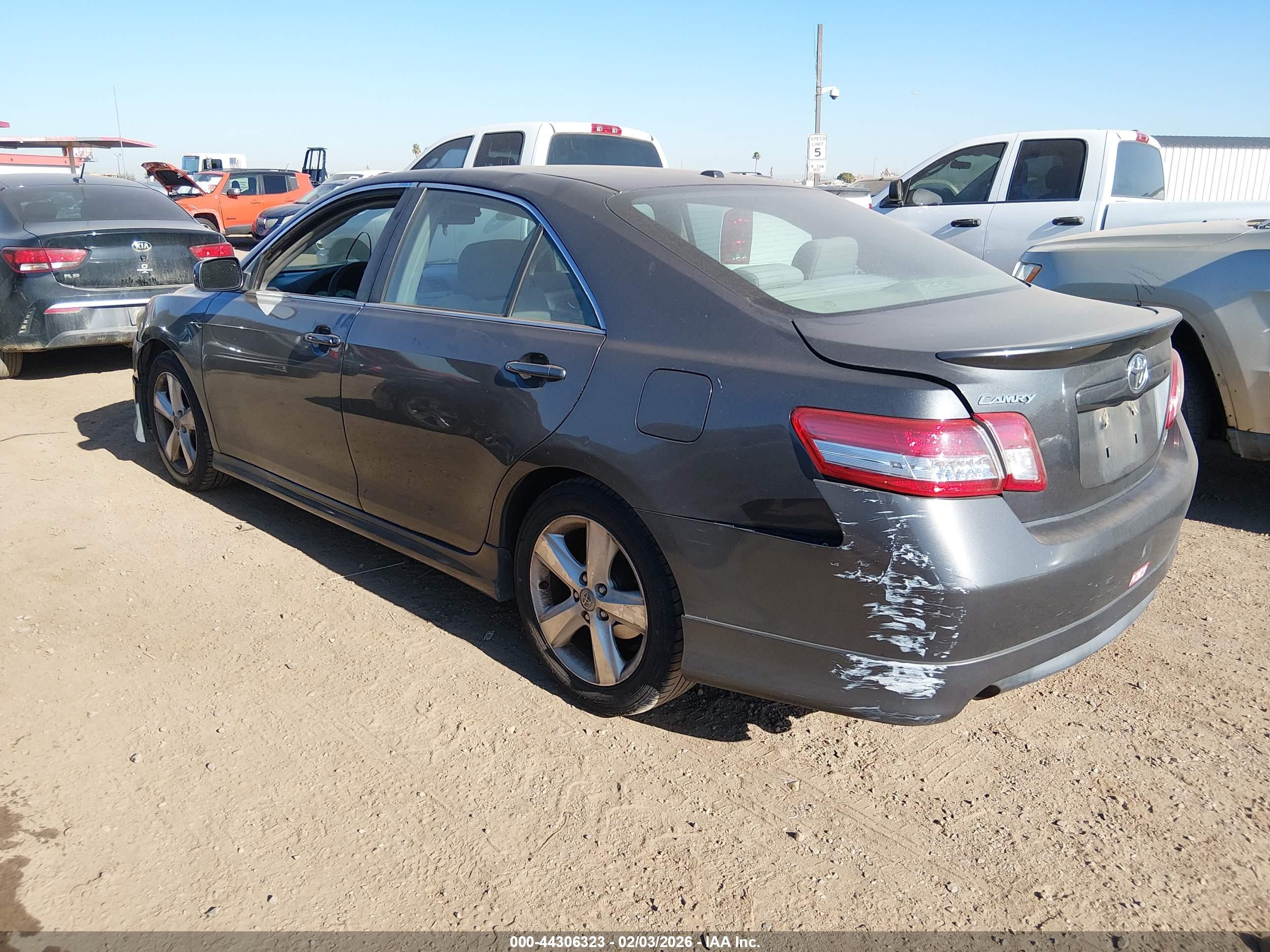 TOYOTA CAMRY image 3