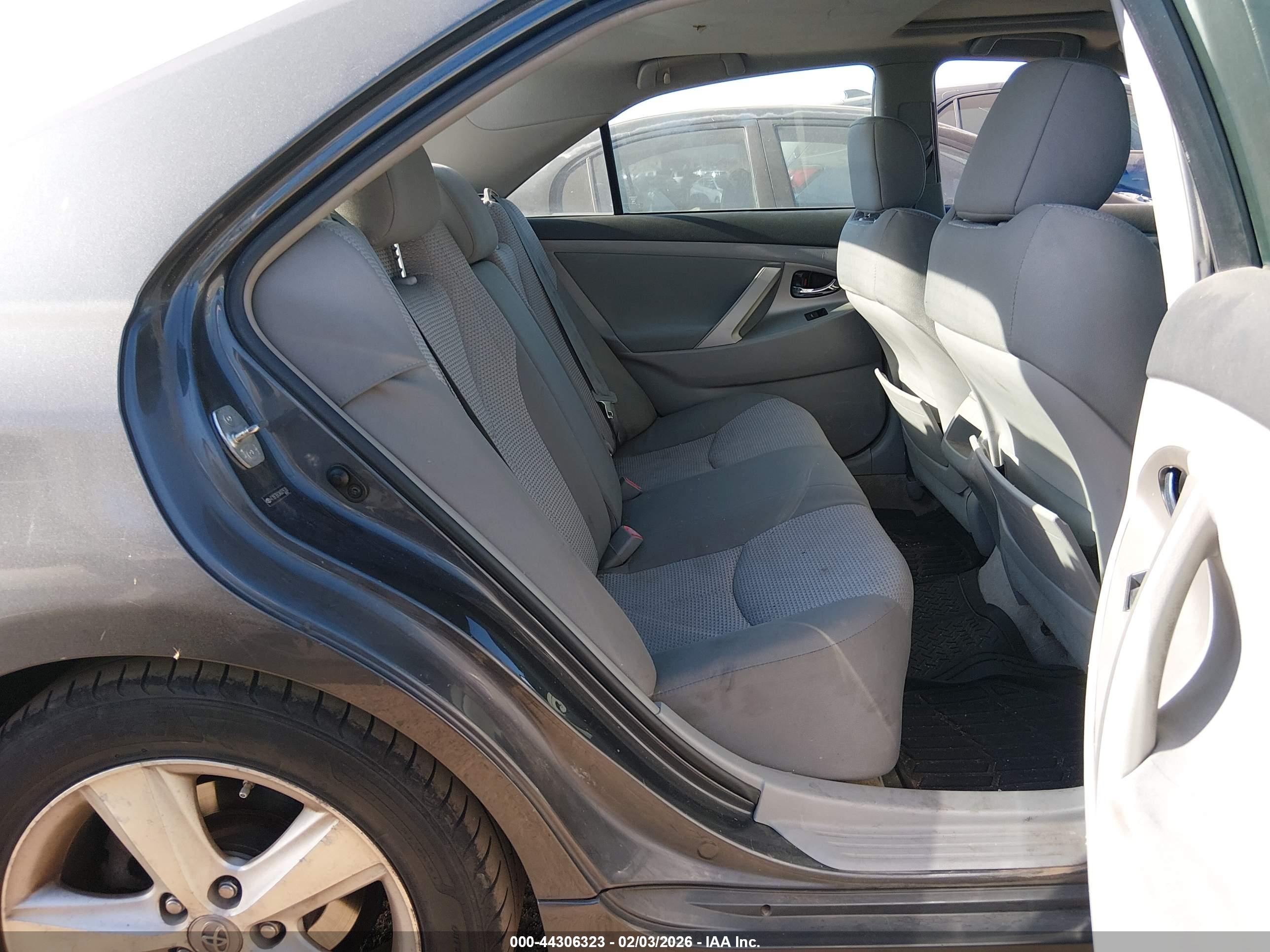 TOYOTA CAMRY image 8