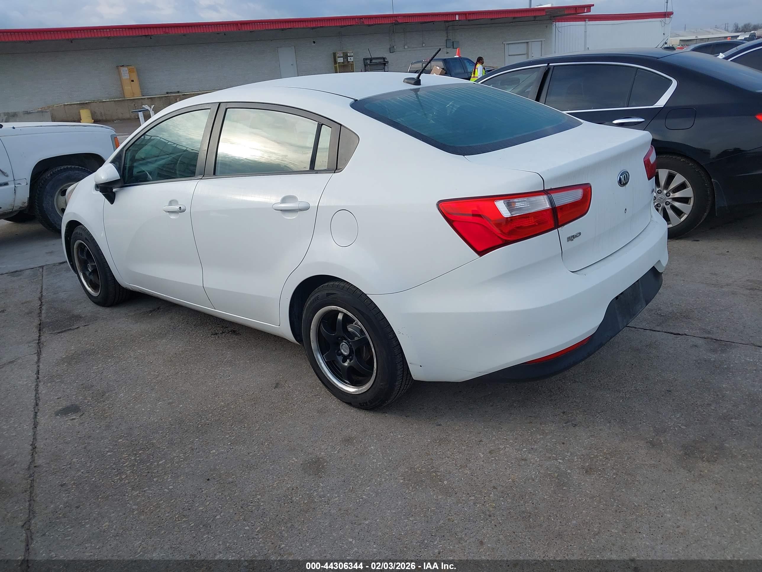 KIA RIO image 3