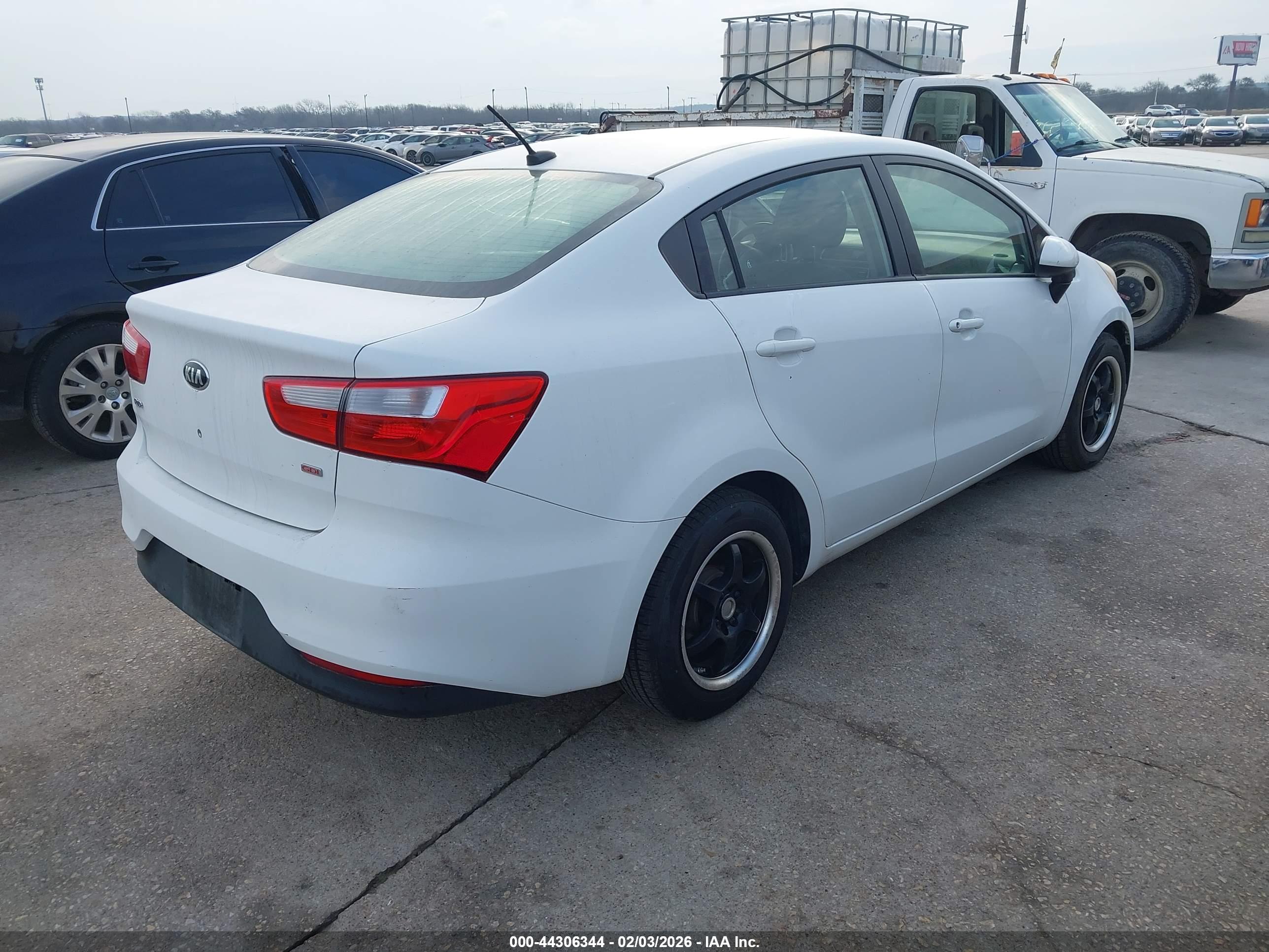 KIA RIO image 4