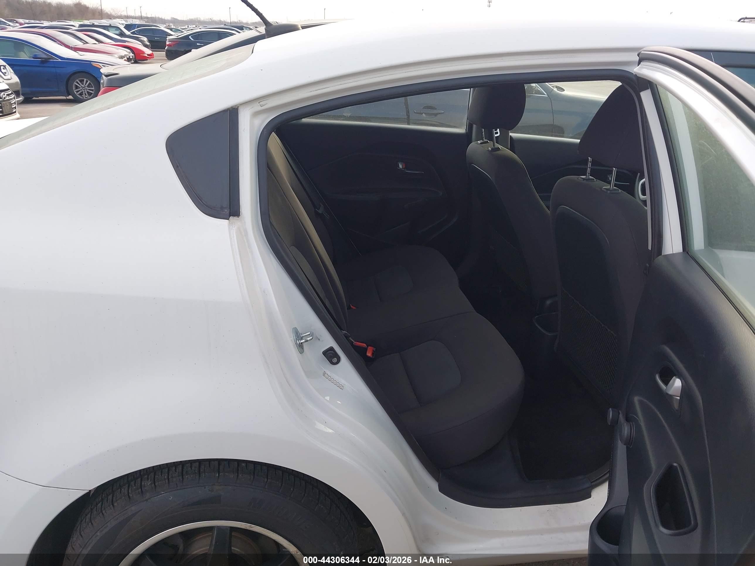KIA RIO image 8