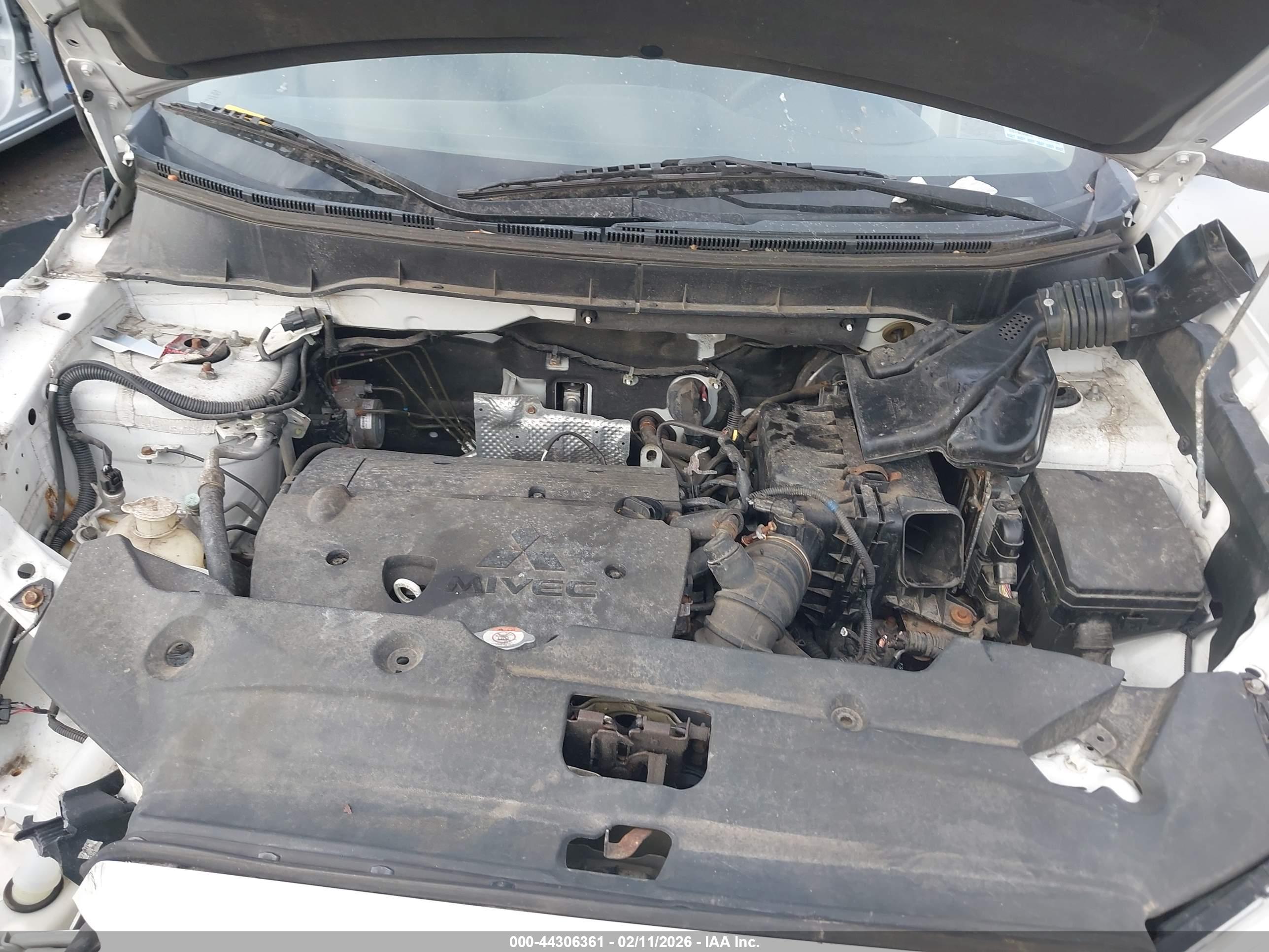 MITSUBISHI OUTLANDER image 10