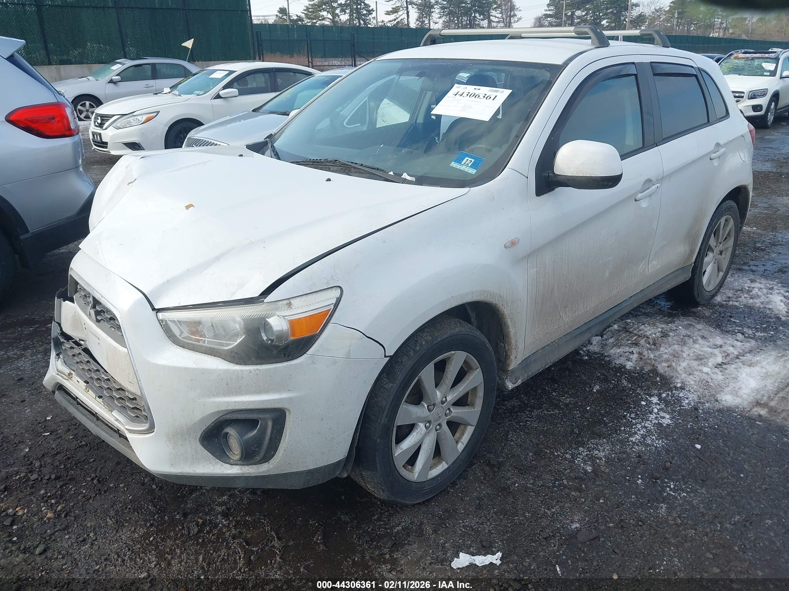 MITSUBISHI OUTLANDER image 2