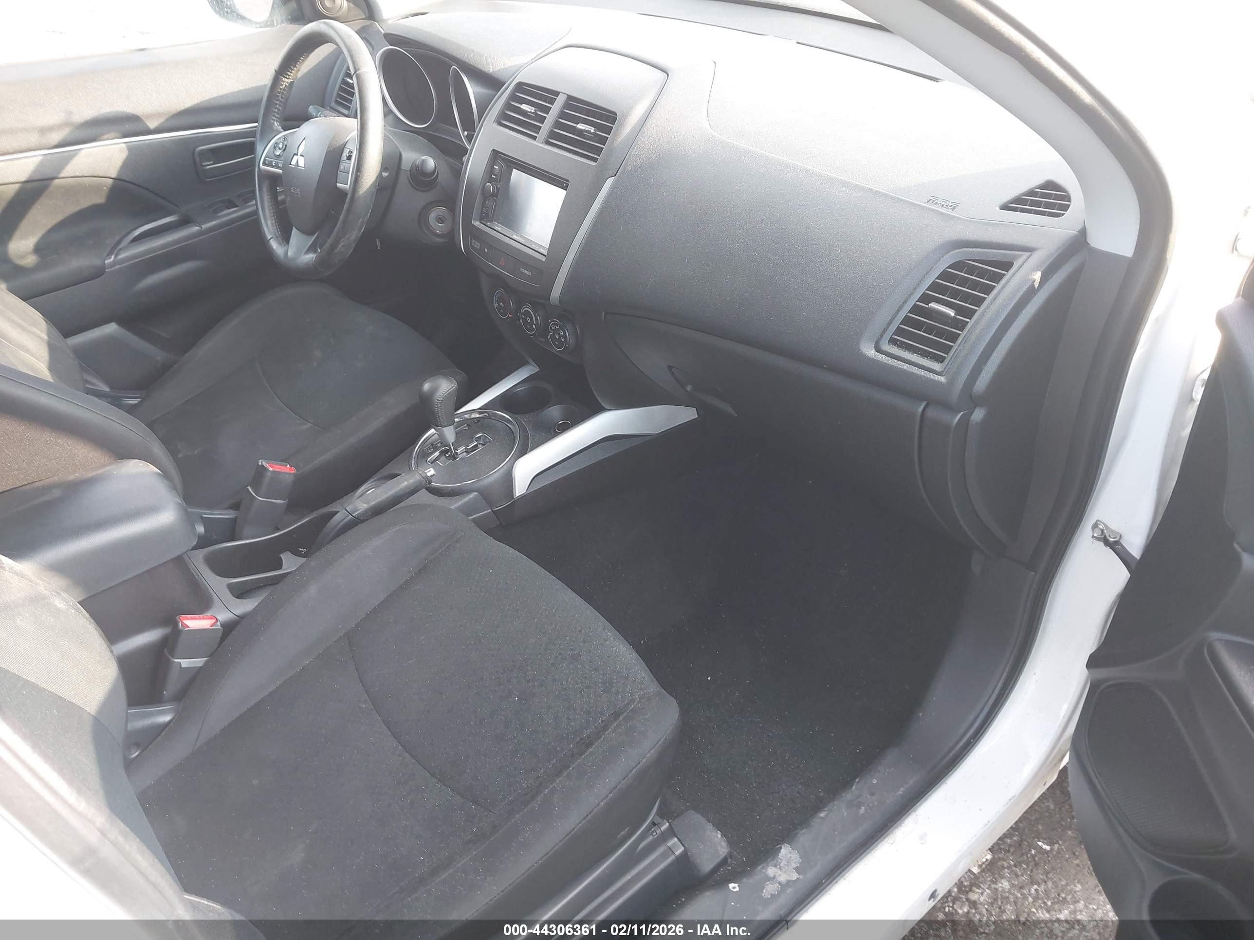 MITSUBISHI OUTLANDER image 5