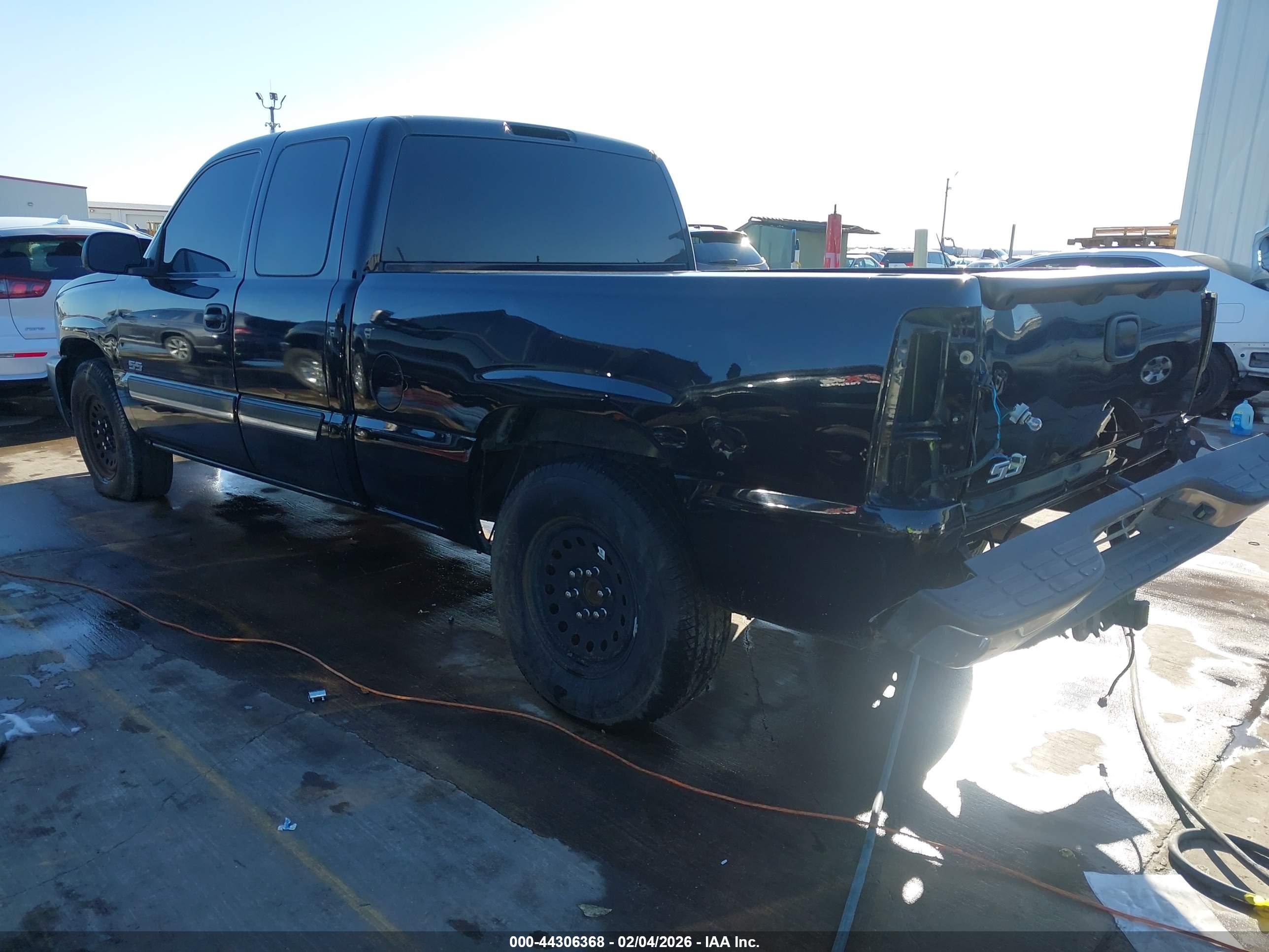 CHEVROLET SILVERADO image 3