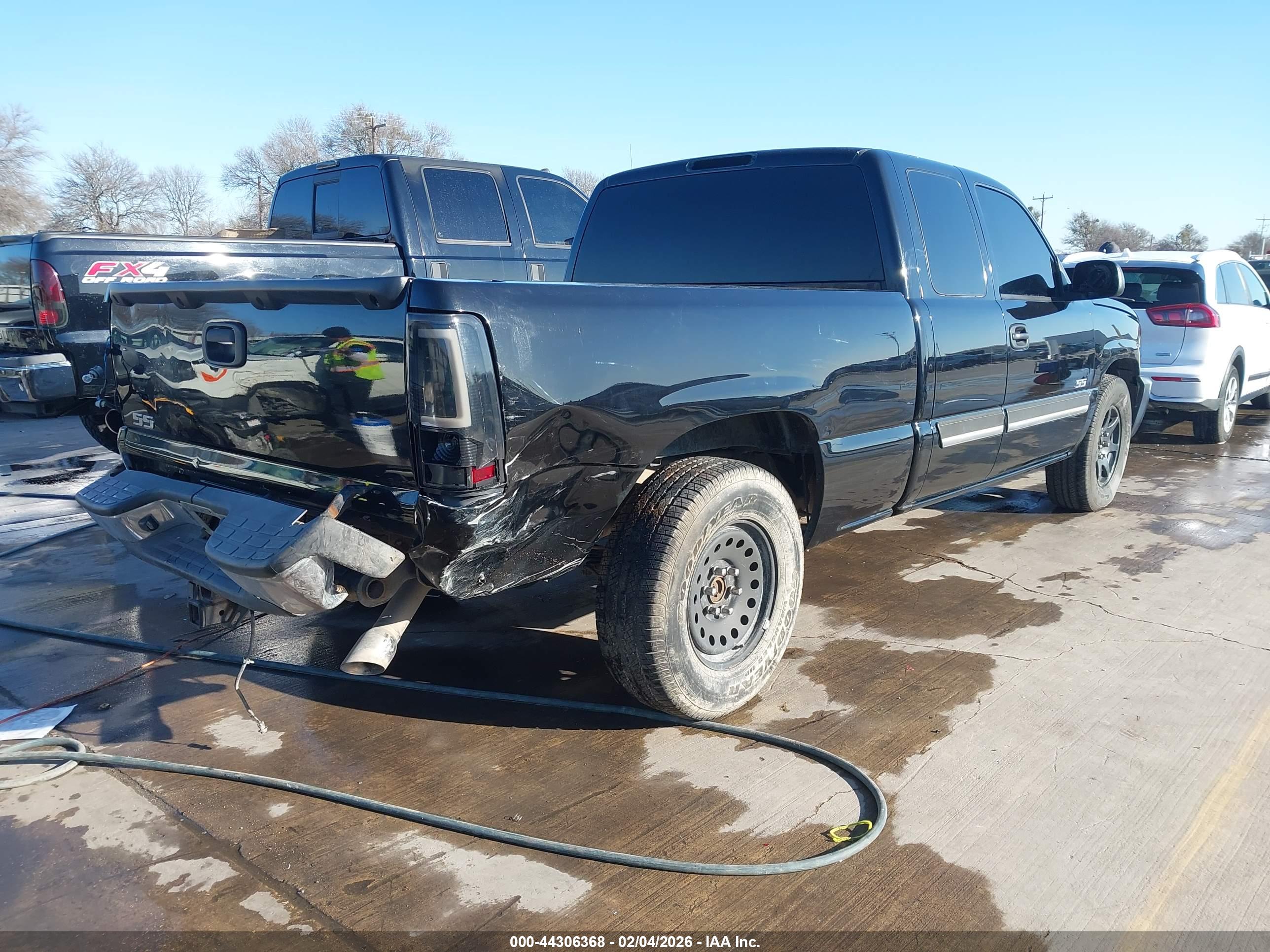 CHEVROLET SILVERADO image 4