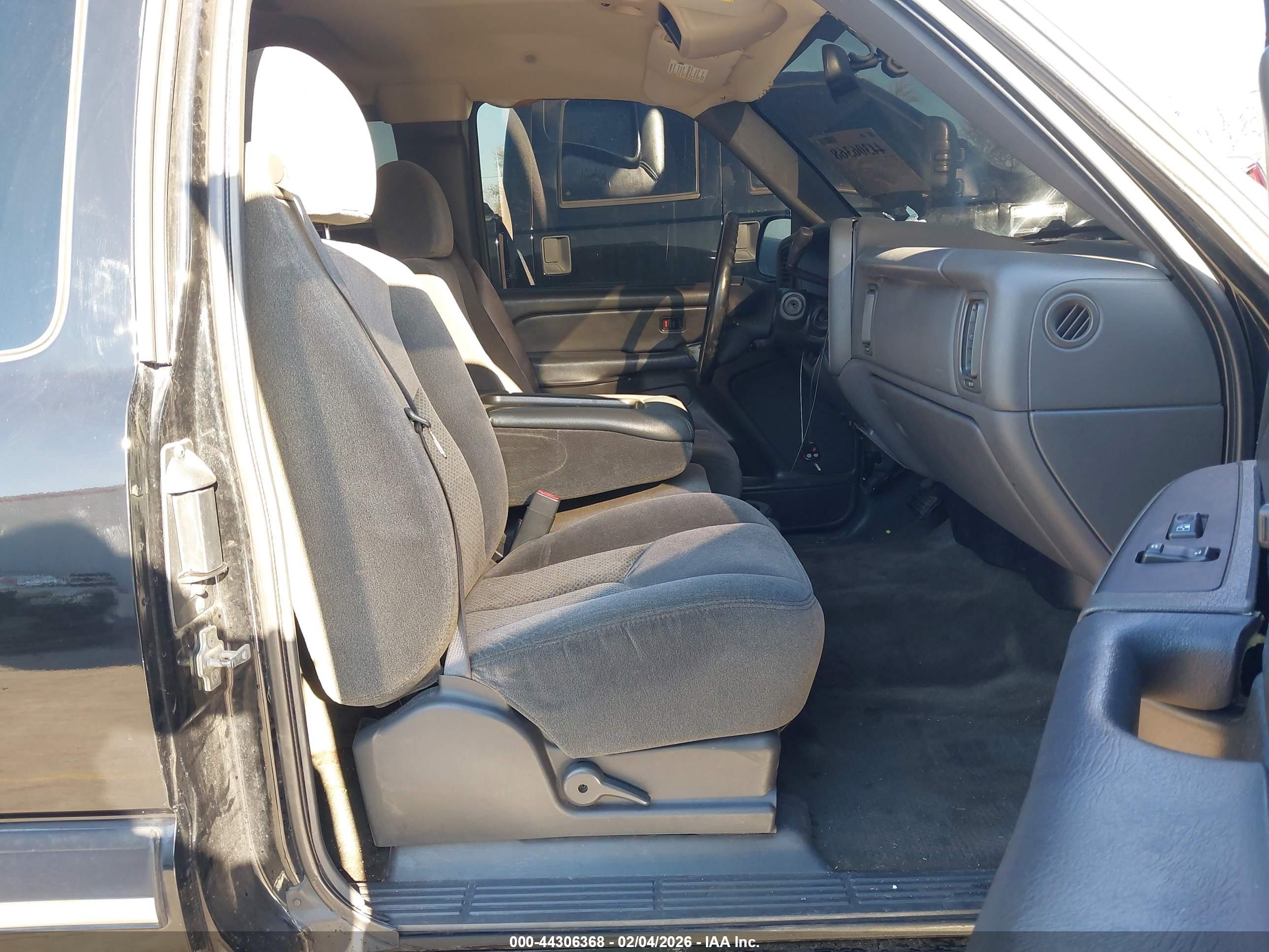 CHEVROLET SILVERADO image 5