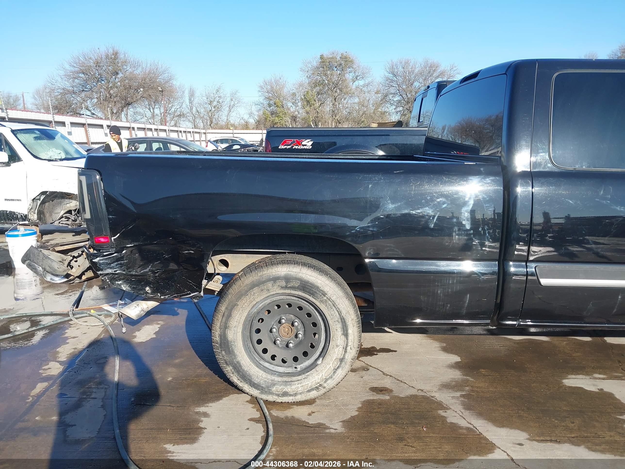 CHEVROLET SILVERADO image 6