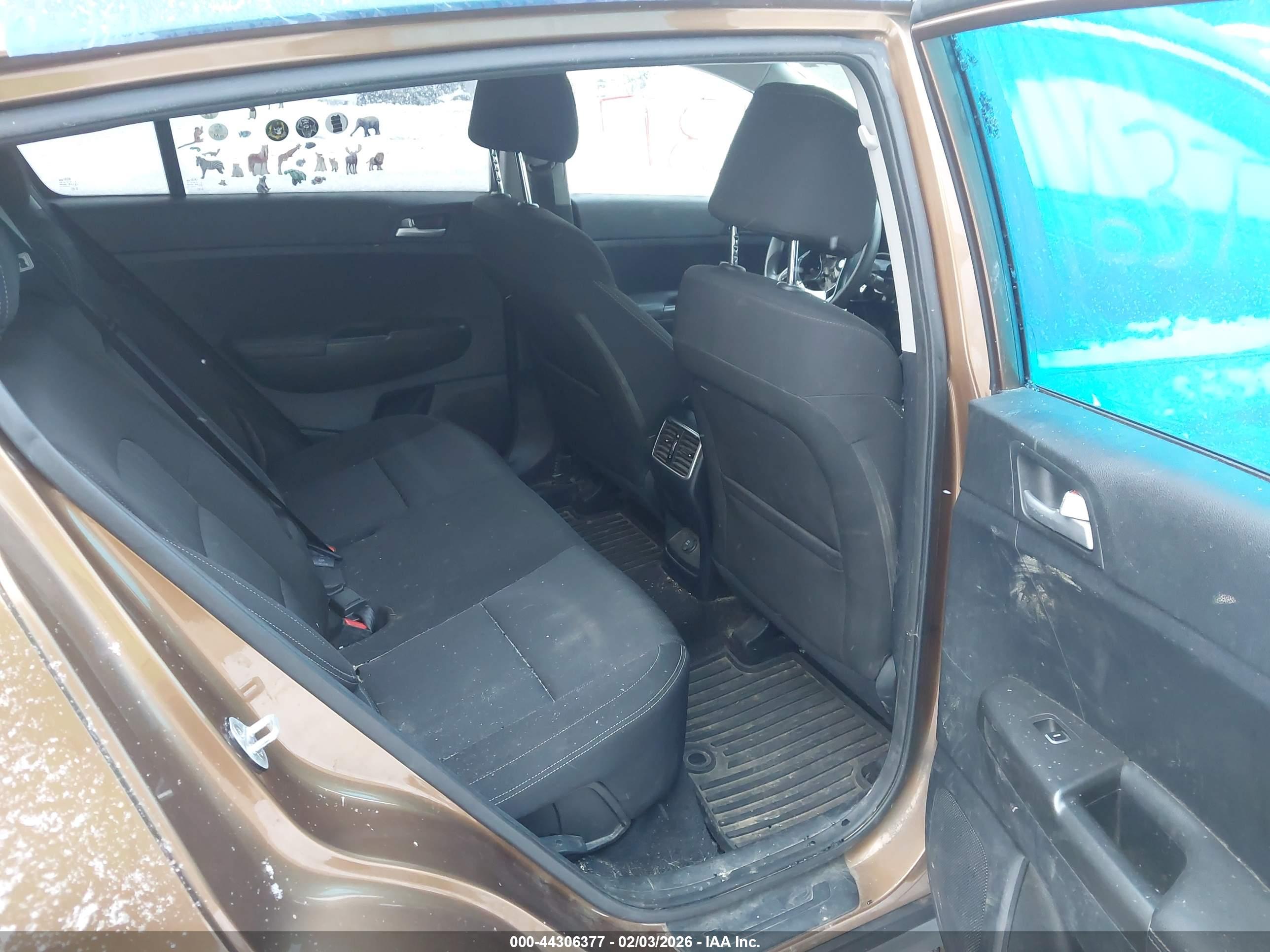 KIA SPORTAGE image 8