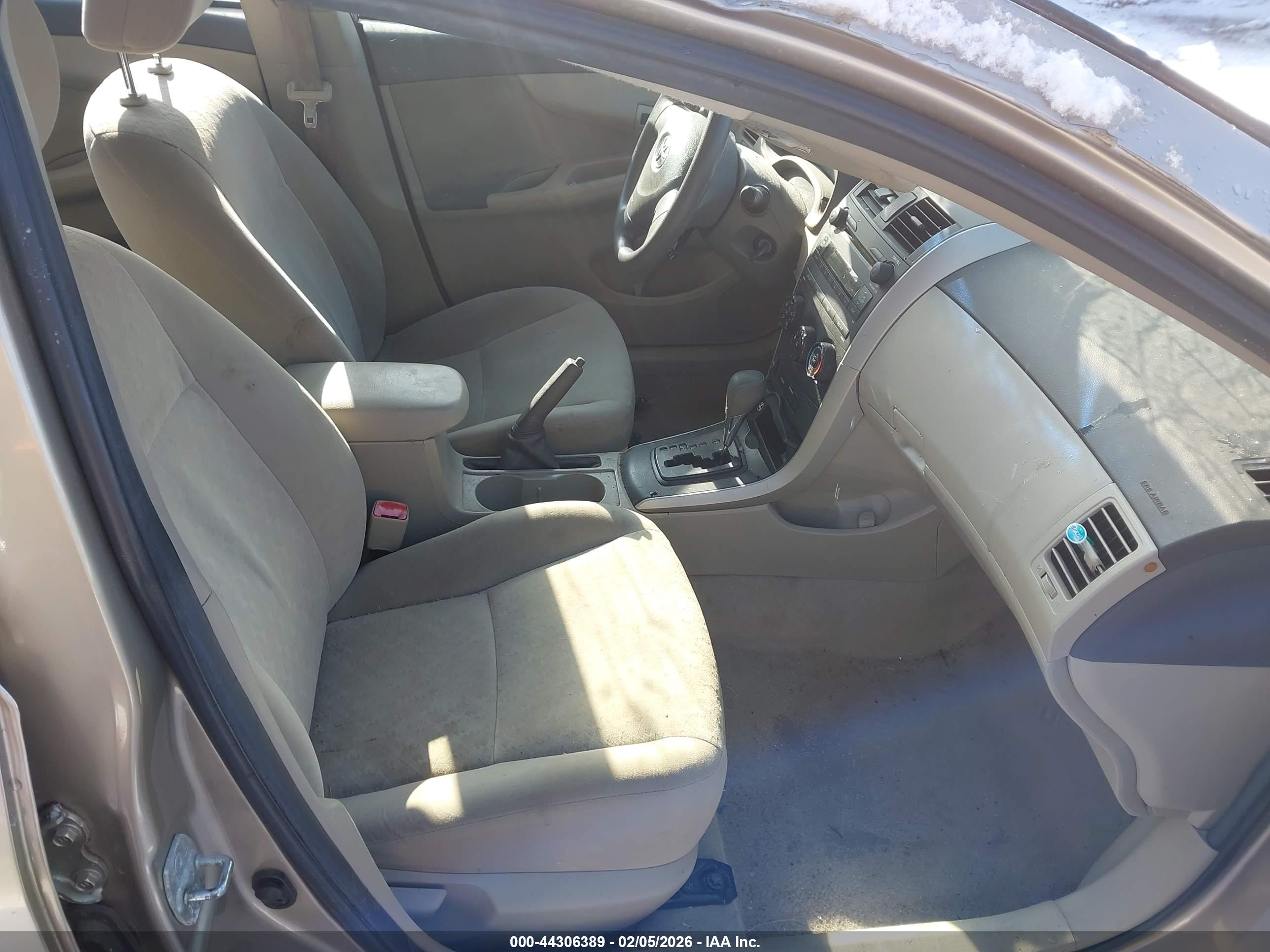 TOYOTA COROLLA image 5