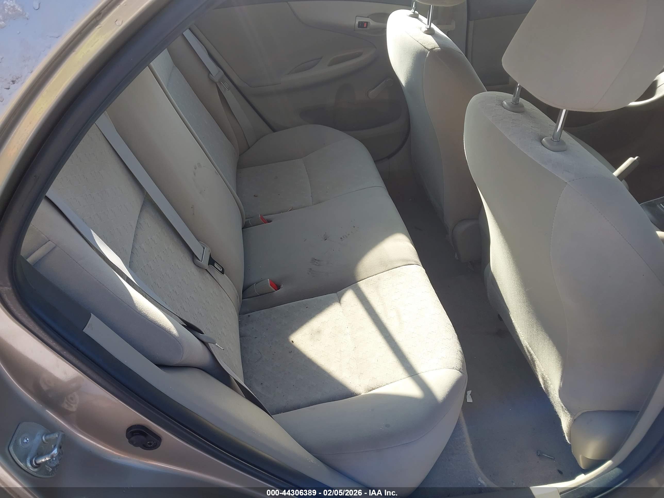 TOYOTA COROLLA image 8