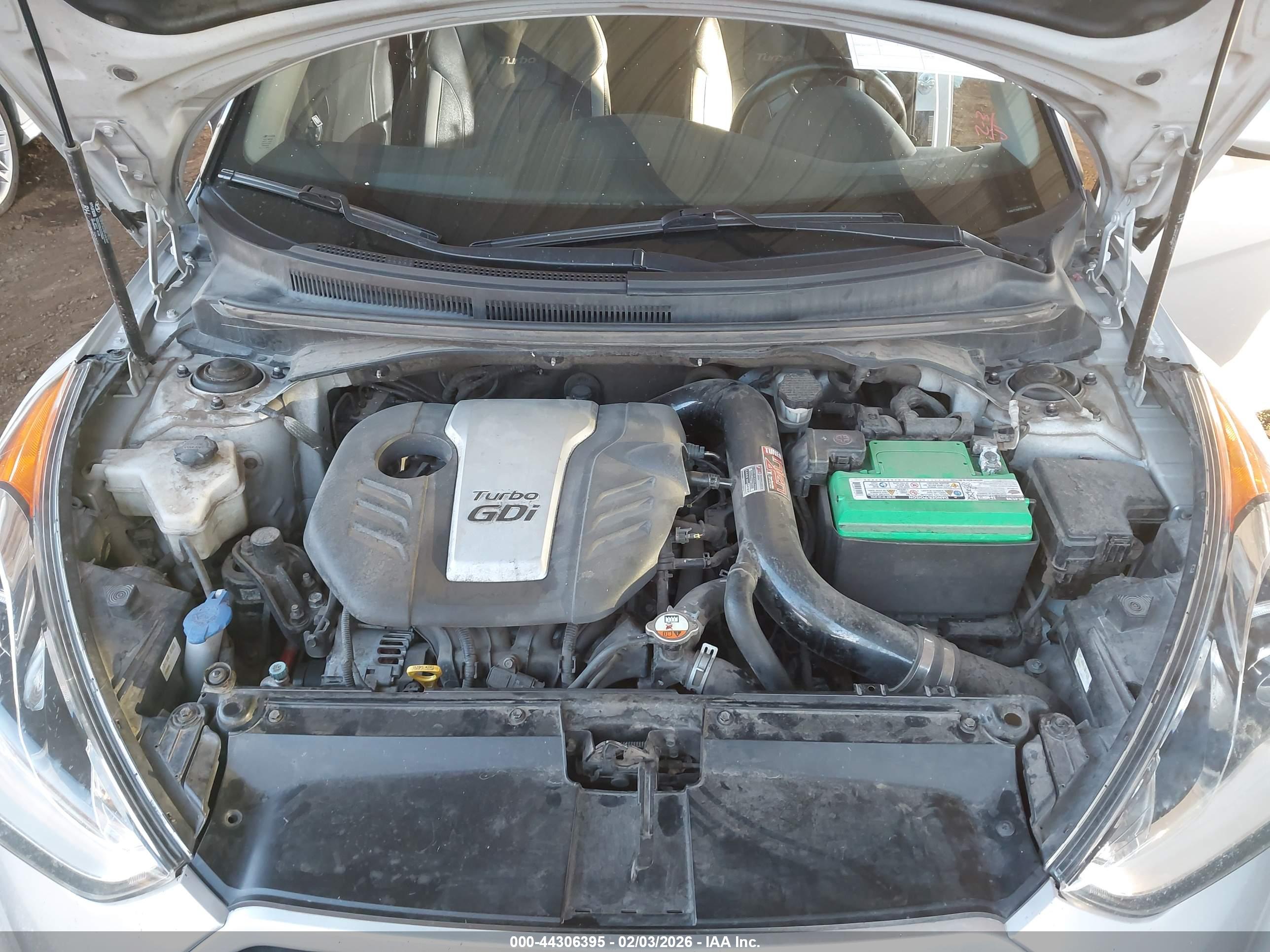 HYUNDAI VELOSTER image 10